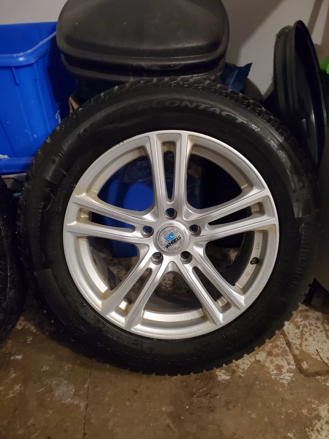 225/60R17 Michelin Winter Tires with 17 inch Rims x4 sets