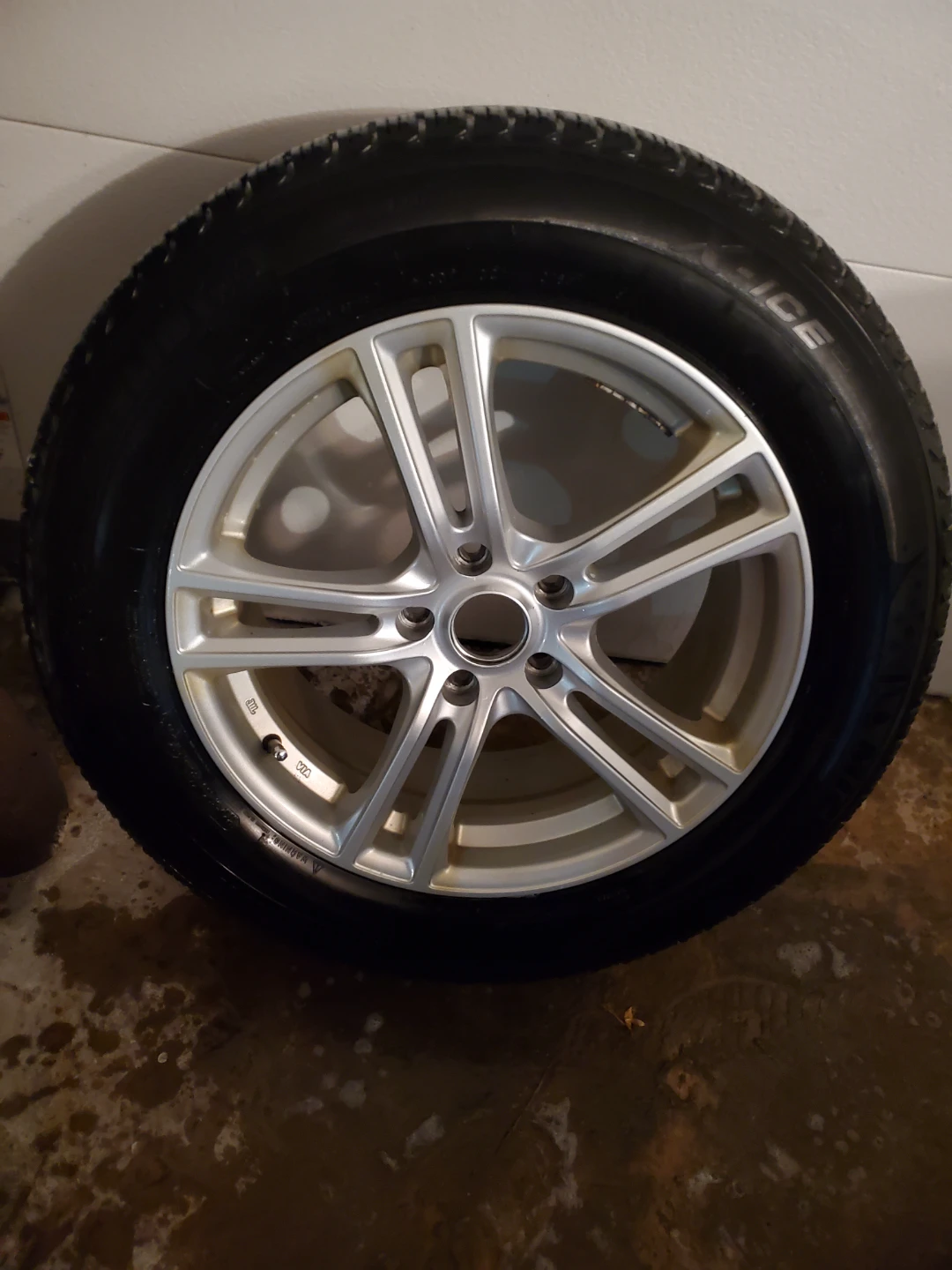 225/60R17 Michelin Winter Tires with 17 inch Rims x4 sets - photo 3