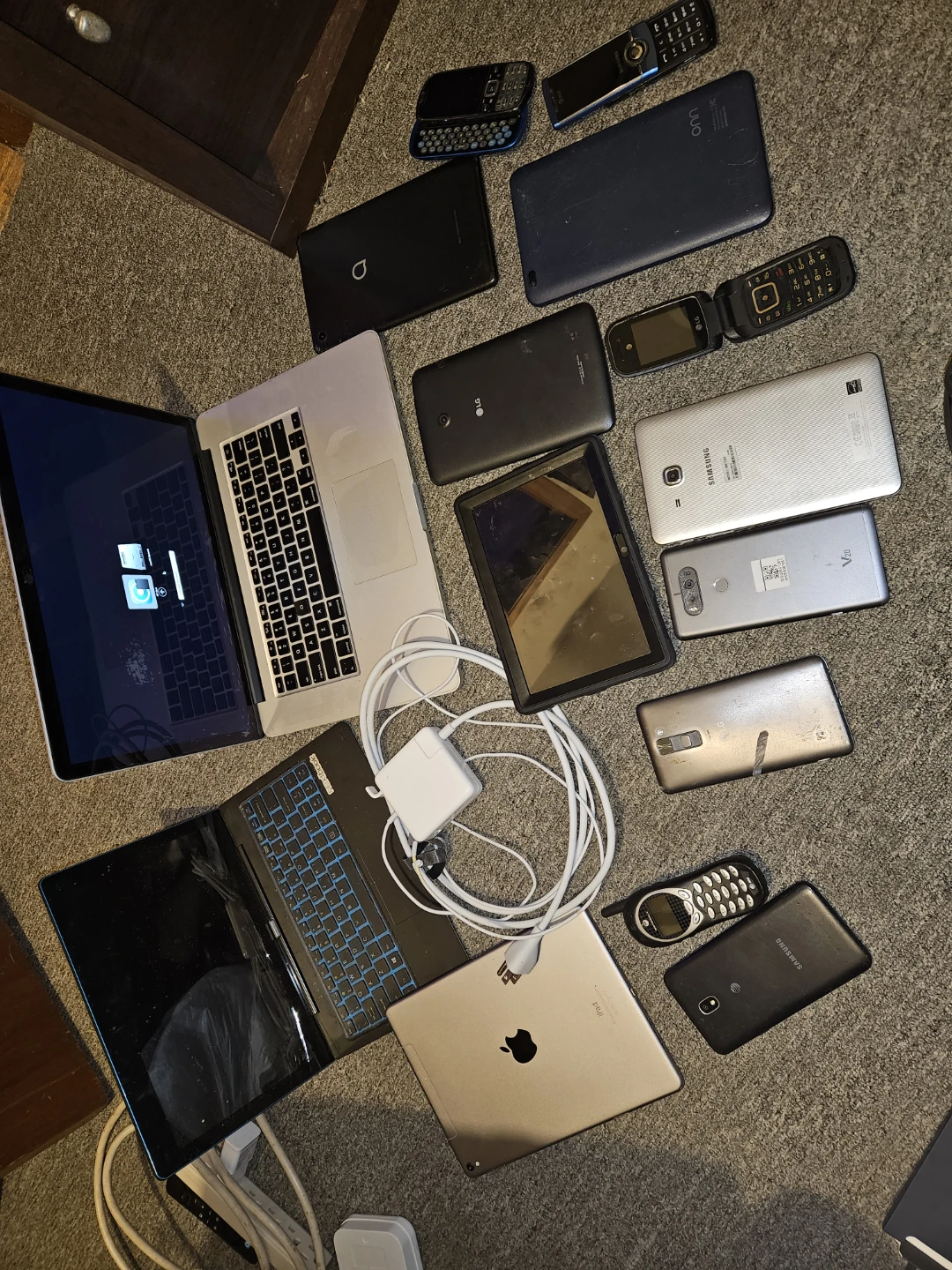Untested Electronics: Apple MacBook, iPad, Samsung Phones & More - photo 2