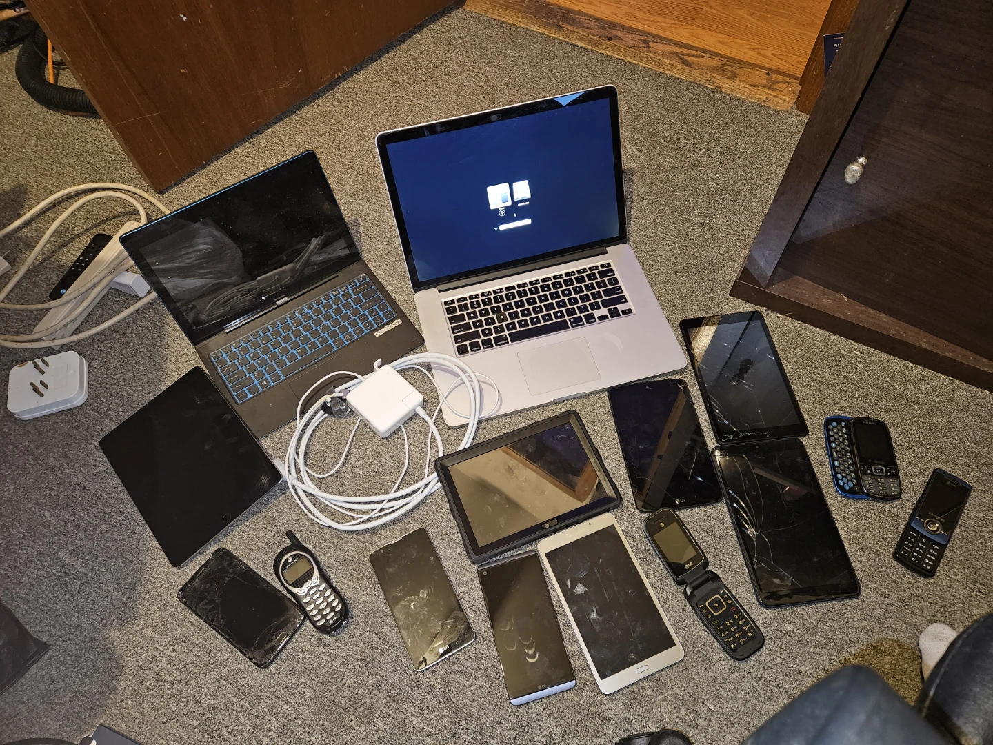 Untested Electronics: Apple MacBook, iPad, Samsung Phones & More - photo 4