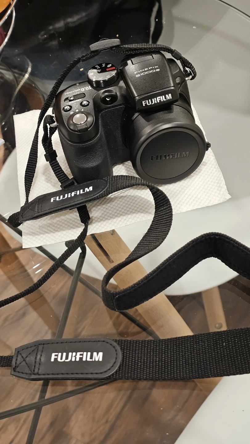 Fujifilm FinePix S1000fd Digital Camera