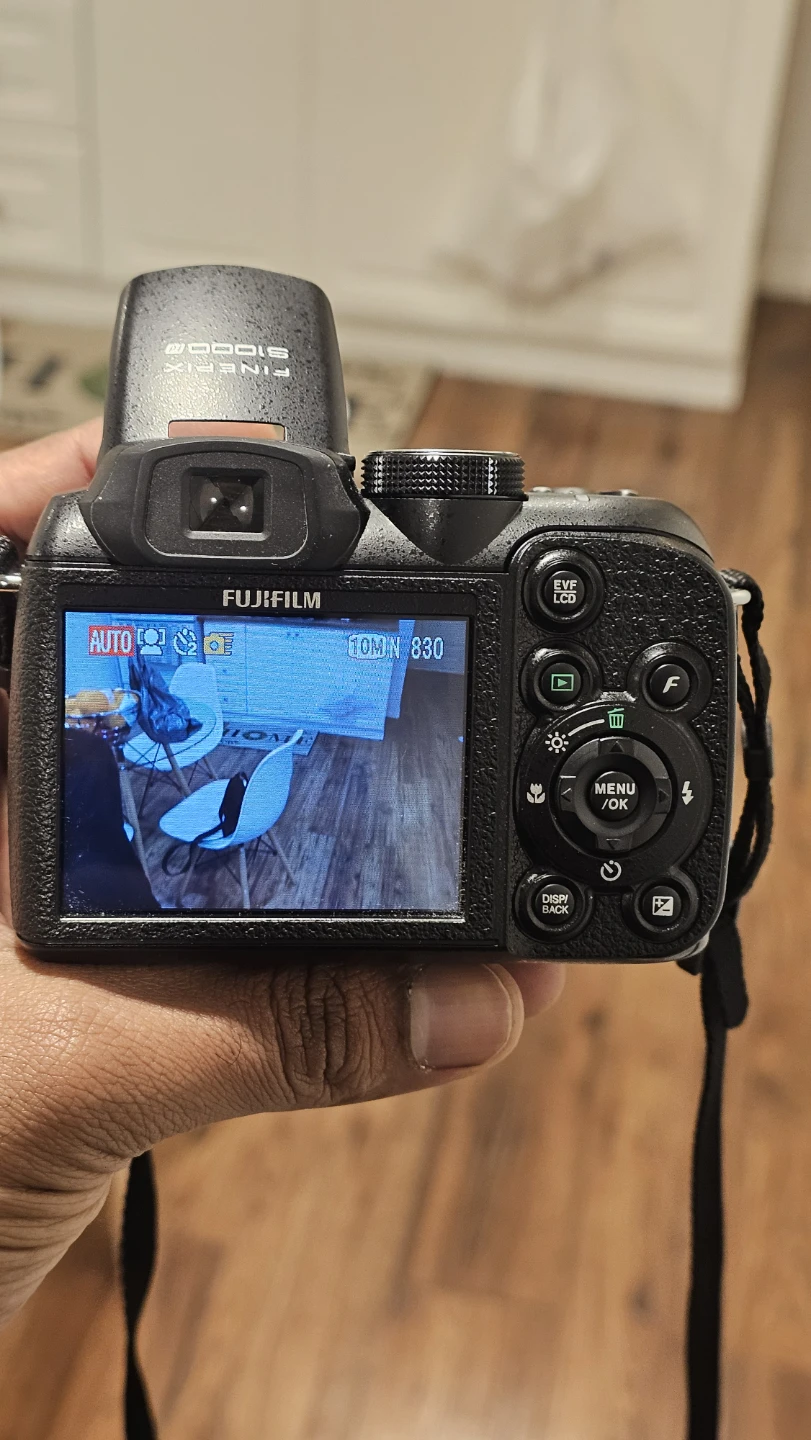 Fujifilm FinePix S1000fd Digital Camera - photo 2