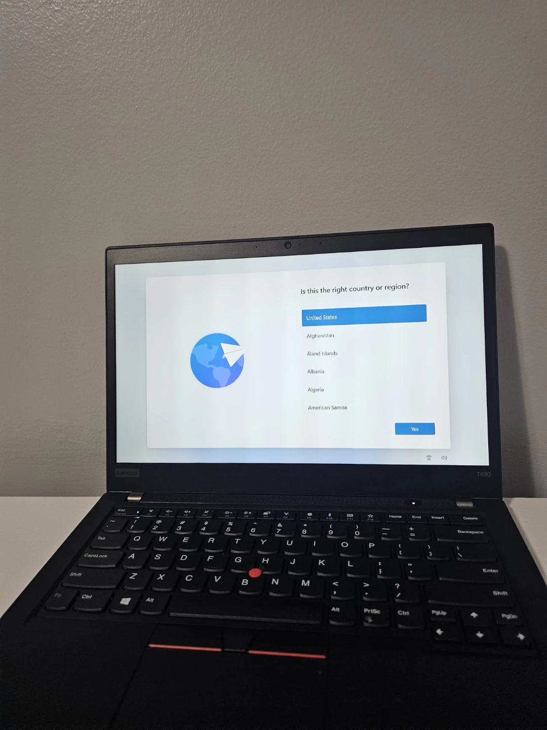 Lenovo ThinkPad T490 Laptop - photo 2
