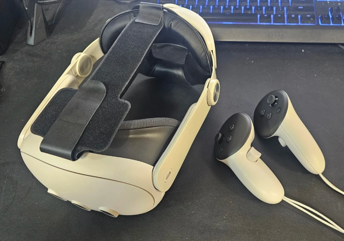 Meta Quest 3 VR Headset - photo 2