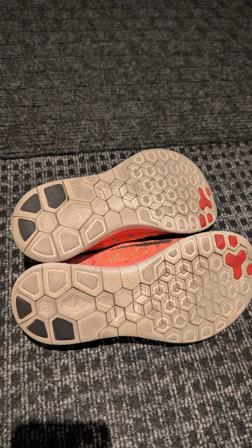 Nike Free 4.0 Flyknit running shoes bright coral - photo 3