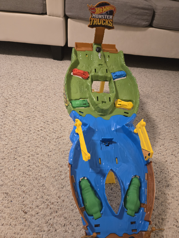Hot Wheels Monster Trucks Playset with Monster Trucks Bigfoot - photo 2