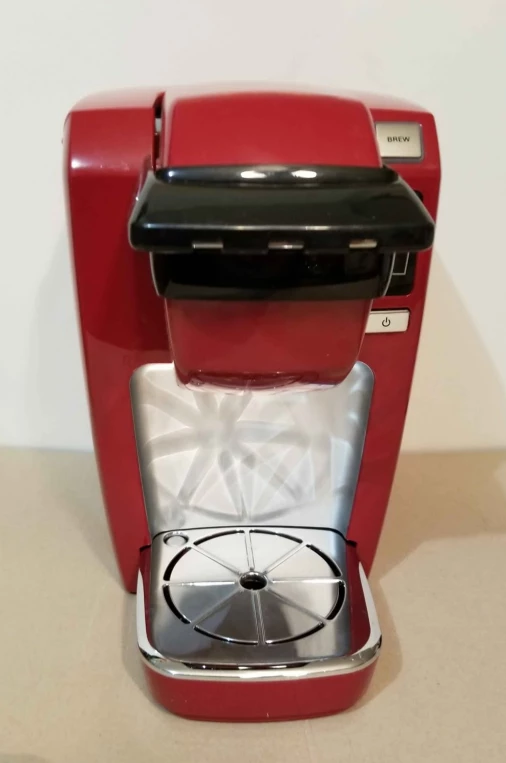 RED SINGLE SERVE KEURIG COFFEE MAKER! *COMES w/RETRACTABLE CORD*