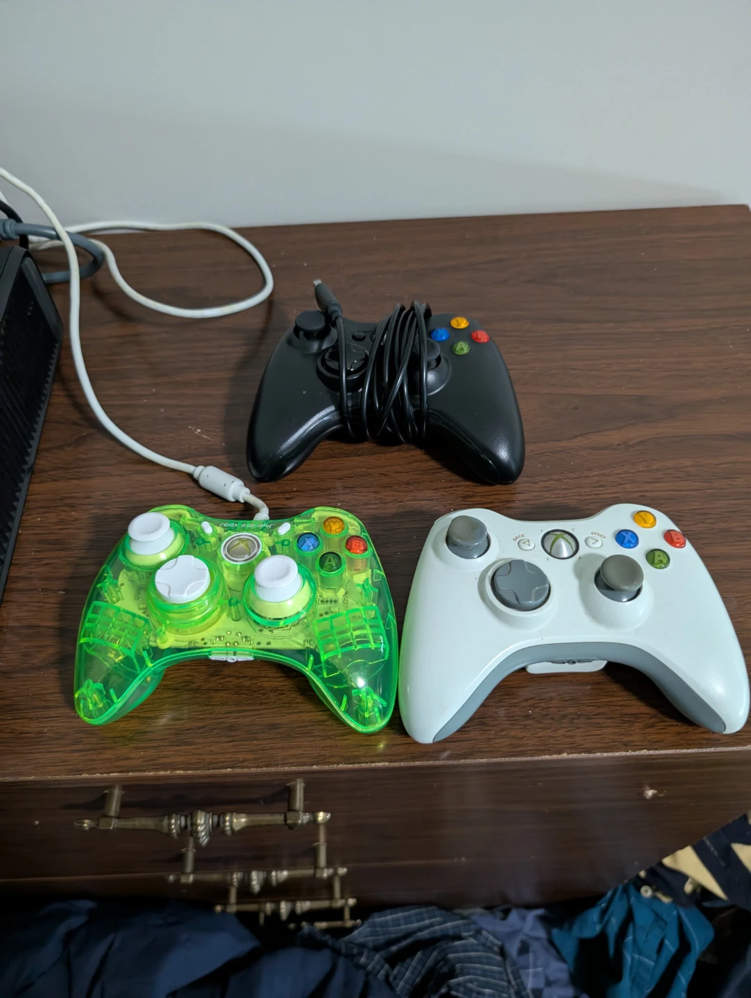 Xbox 360 Console with 3 Controllers and 8 Games - photo 2