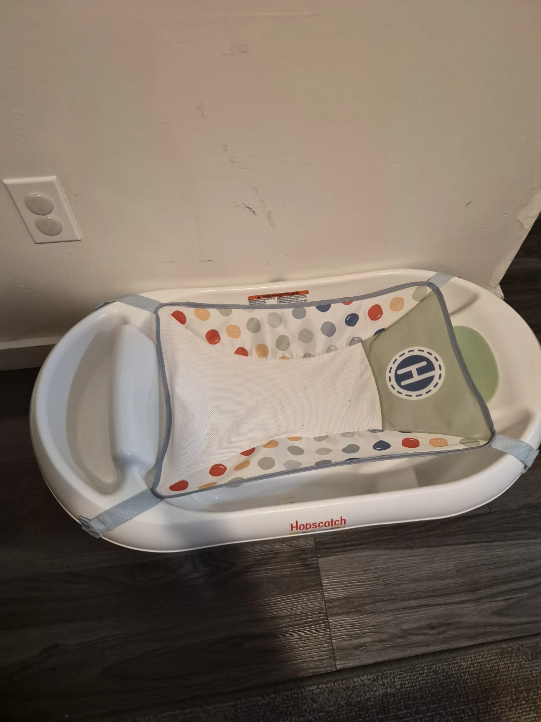 Hopscotch Baby Bath Tub with Sling