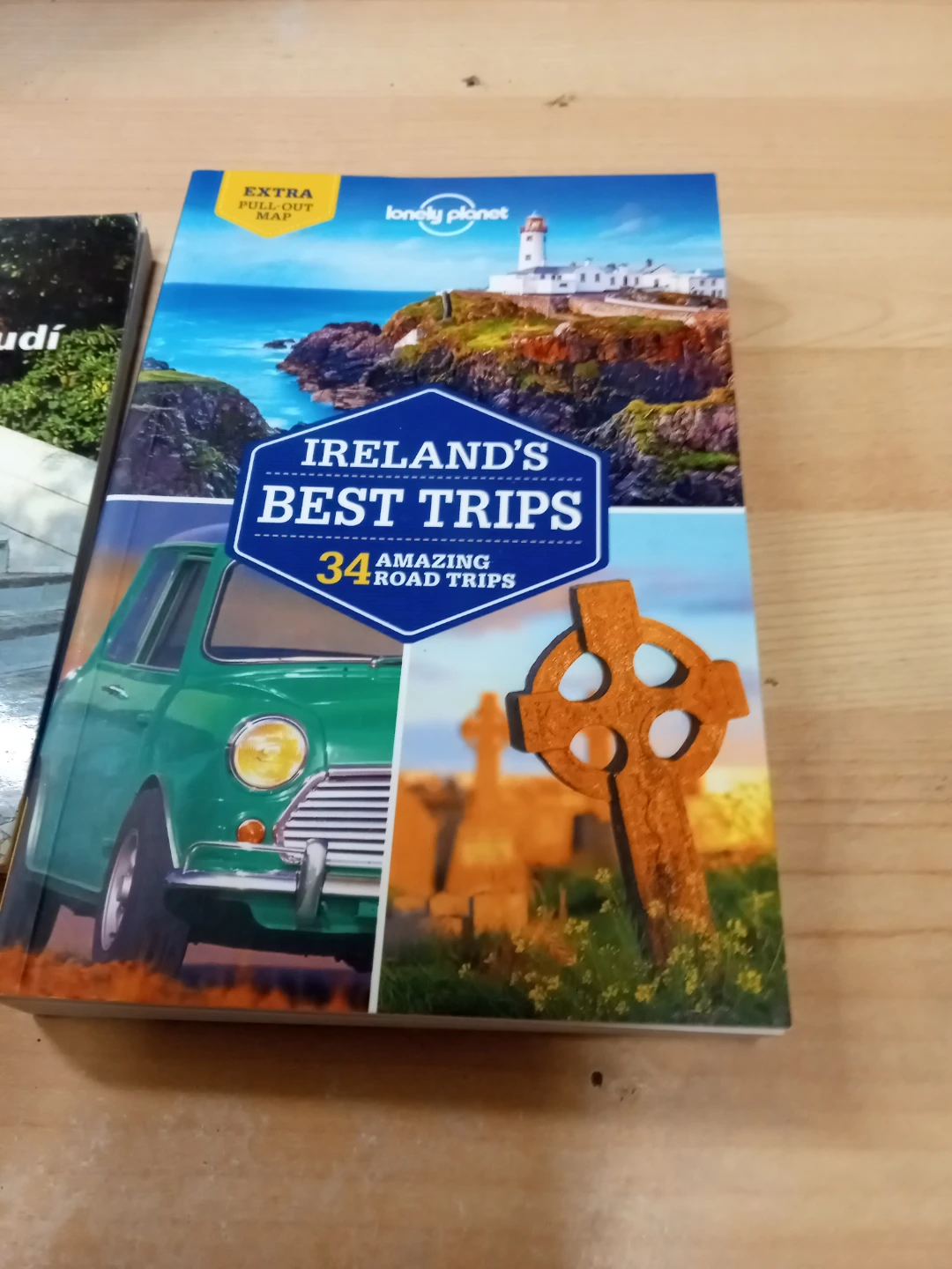 Travelling to Europe lot - Barcelona and Ireland travel books - photo 3