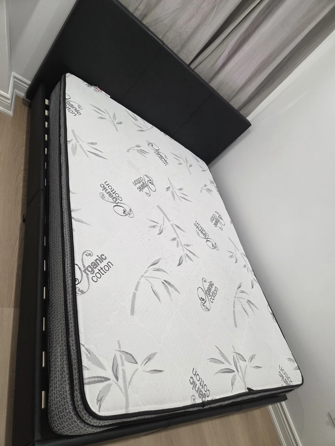🛏️ Queen Size Bed with Cotton Mattress – Excellent Condition