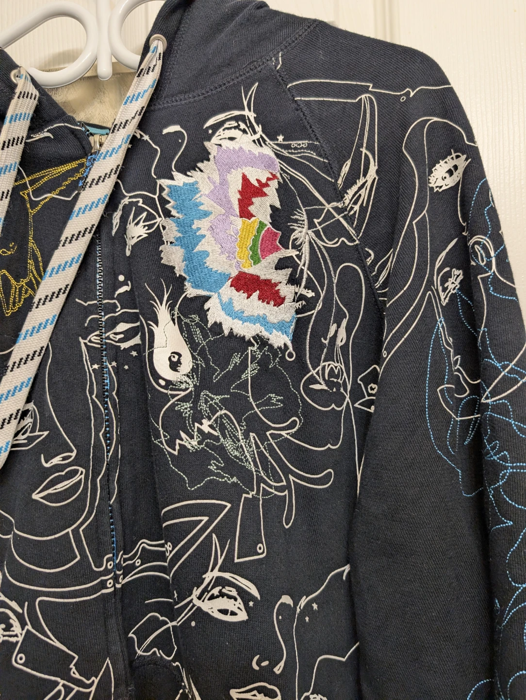 Artful Dodger Black Med Hoodie with Abstract Faces and Parrots - photo 3