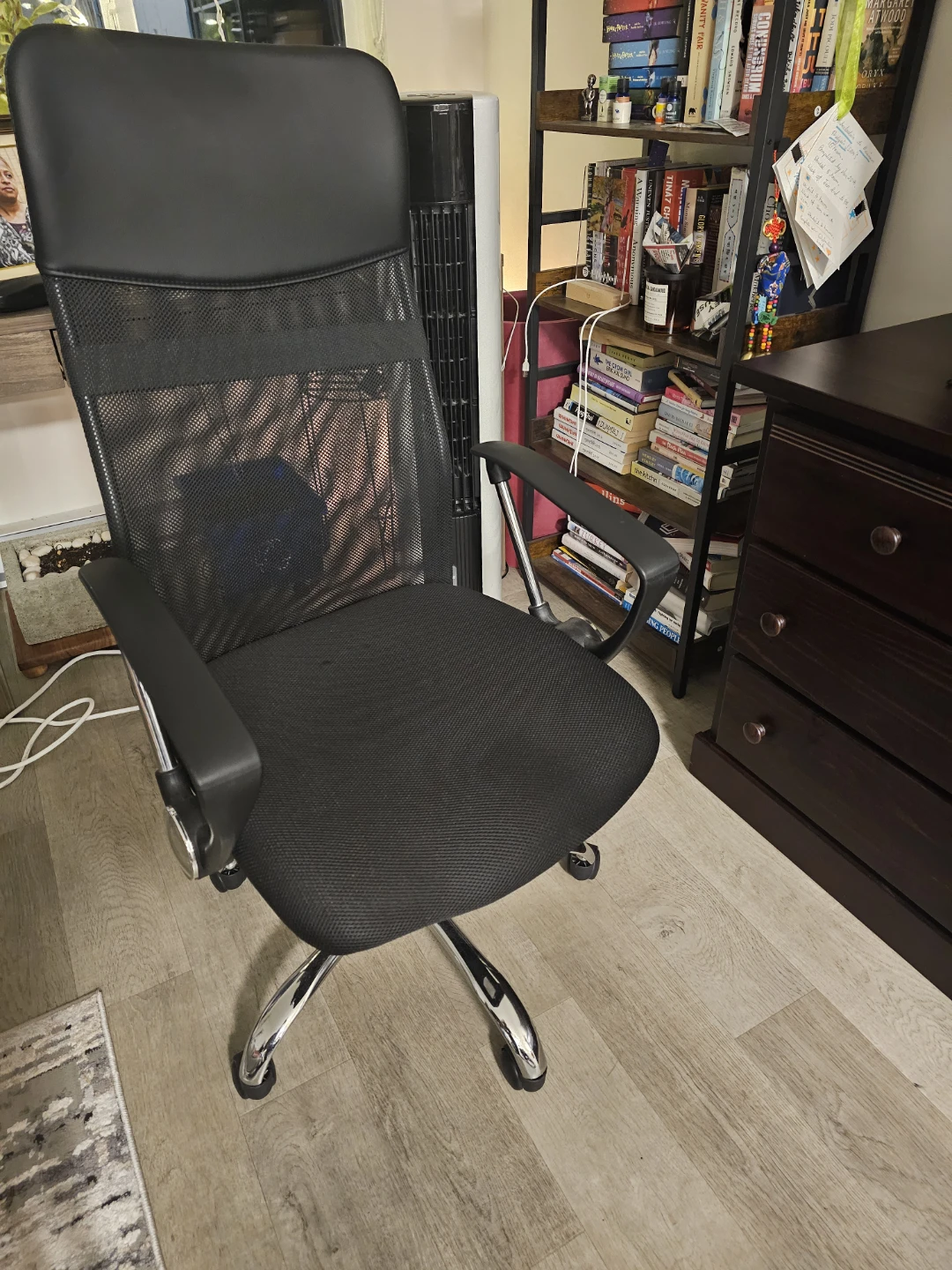 Black Mesh Office Chair - photo 2