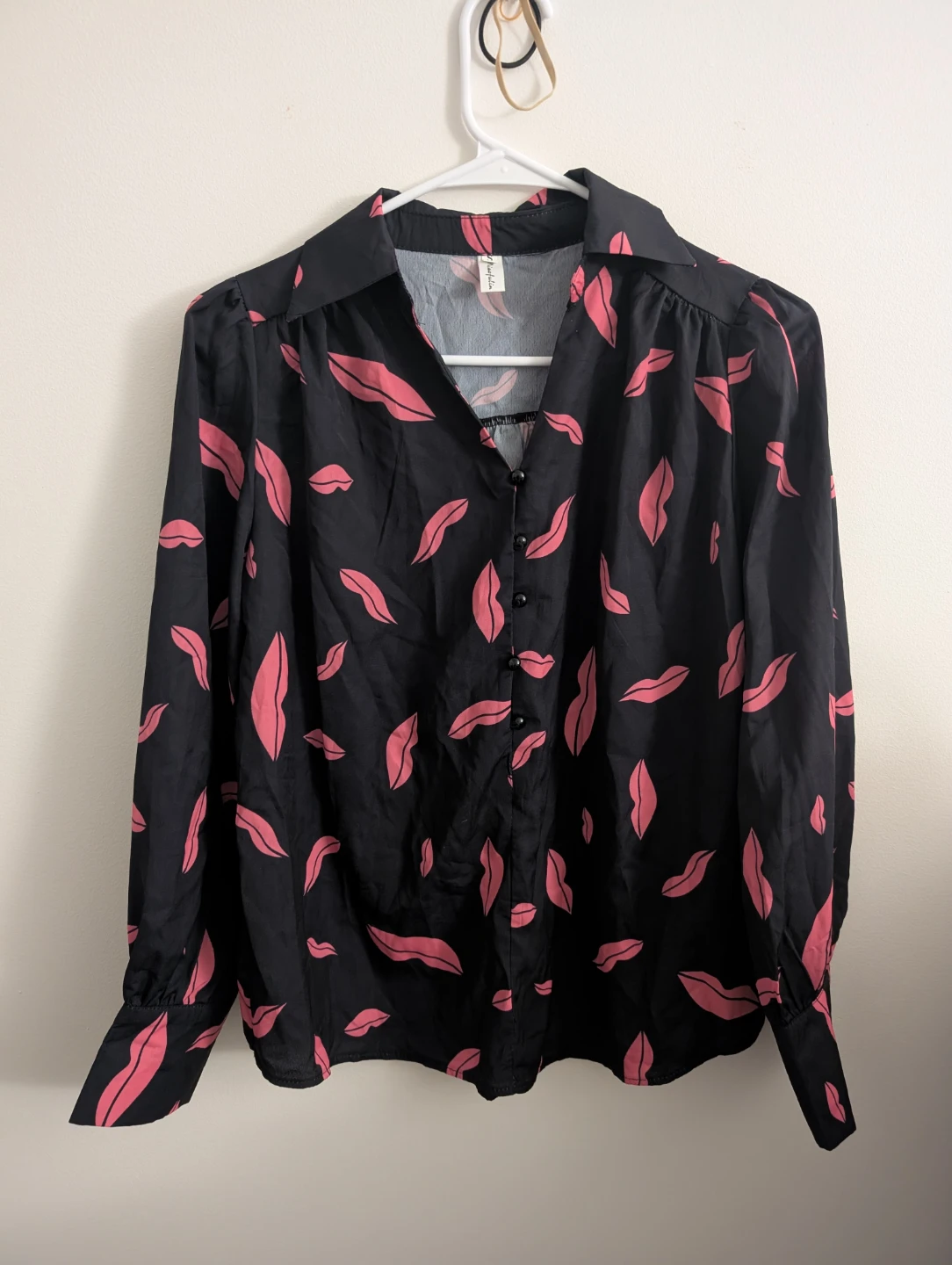 Black Pink Falling Lips Print Kisses Blouse Valentine's Day 🏆