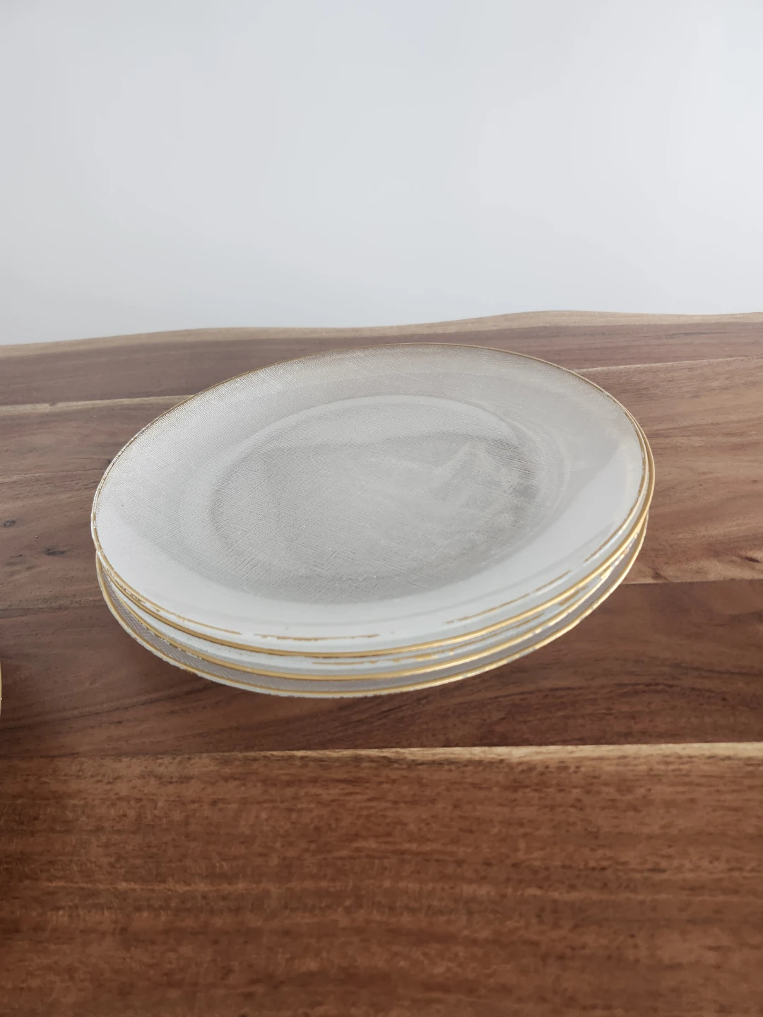 Elegant Gold-Rimmed Glass Plate Set - photo 5