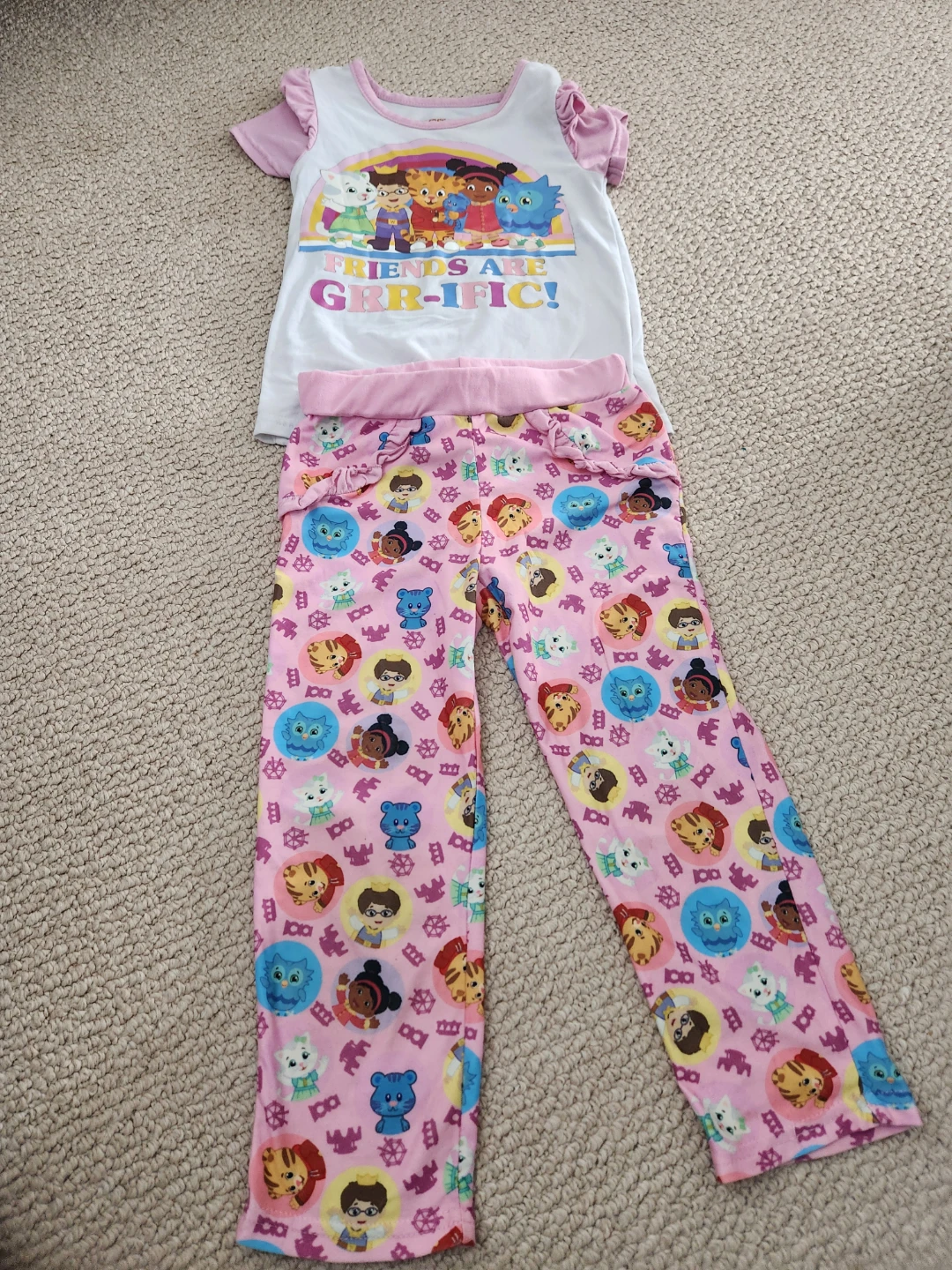 Toddler Girl  3t Daniel Tiger set 🏆