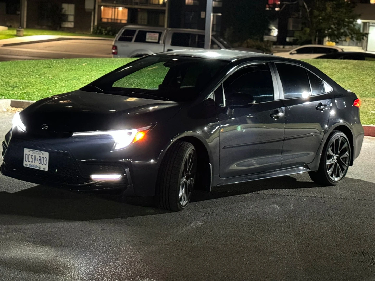 Grey Toyota Corolla SE - photo 3