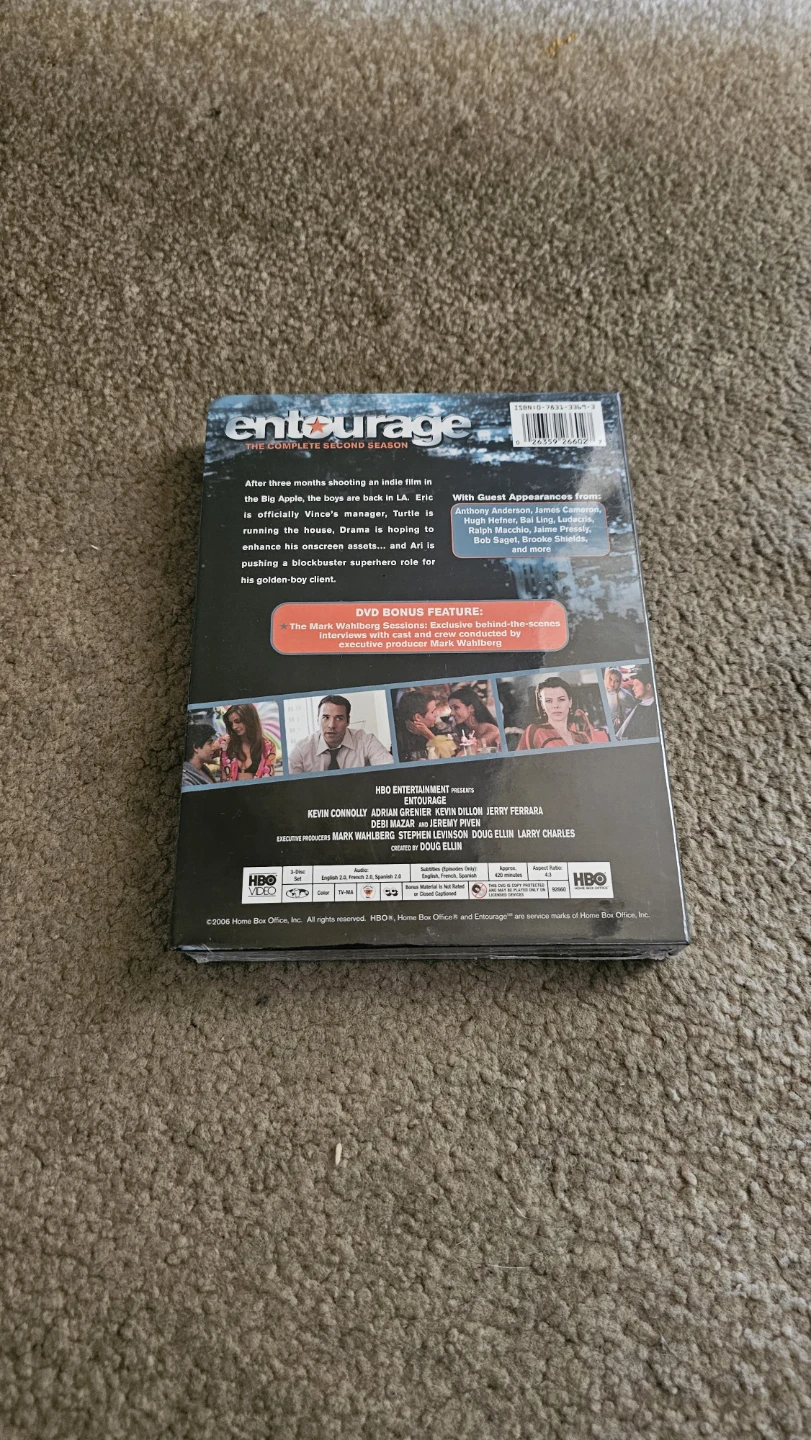 New Entourage: The Complete Third Season DVD Box Set - photo 2