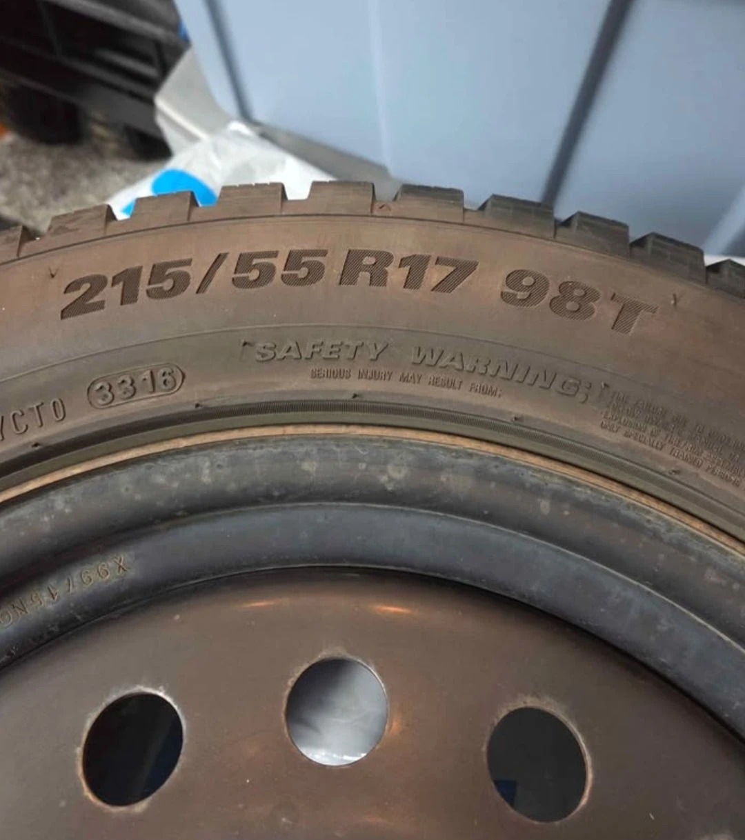 Kumho Wintercraft Ice WI31 Tire 215/55R17