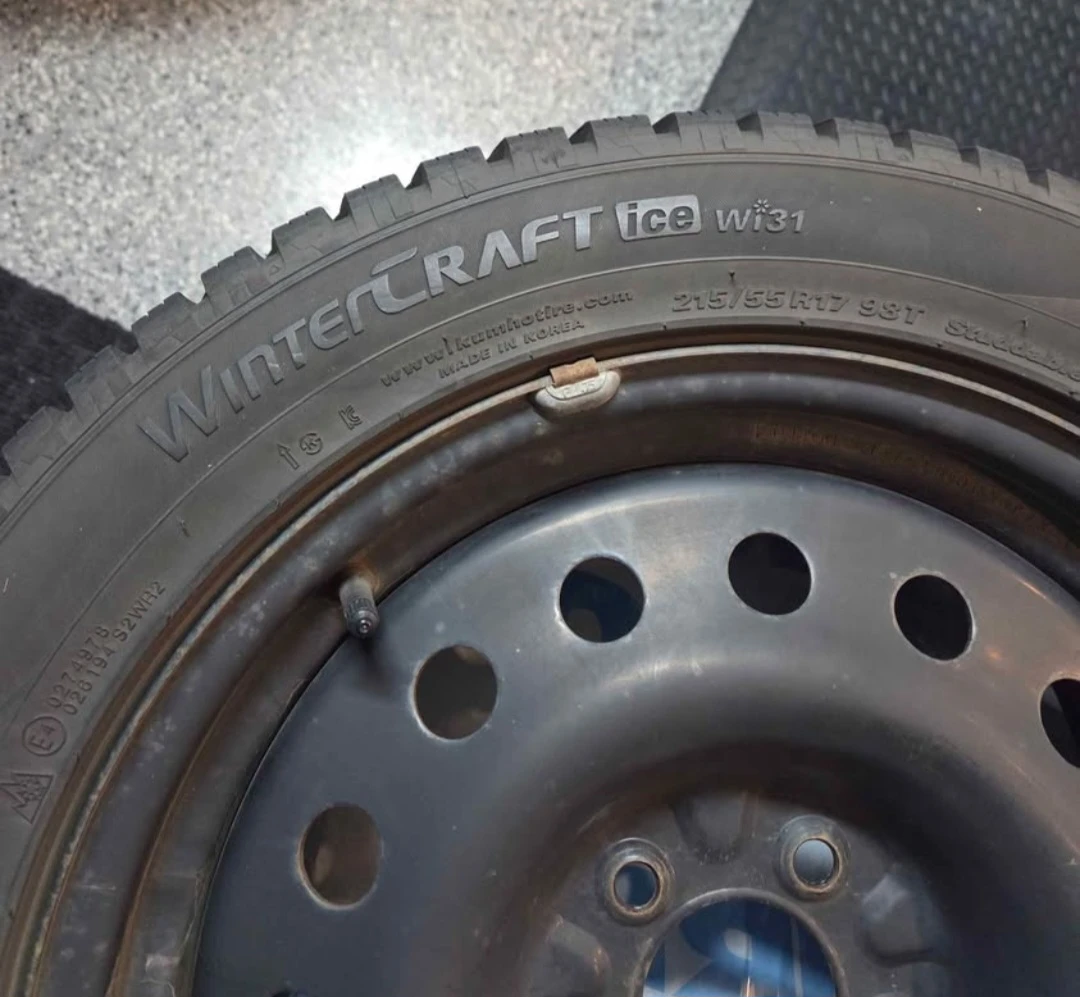 Kumho Wintercraft Ice WI31 Tire 215/55R17 - photo 3