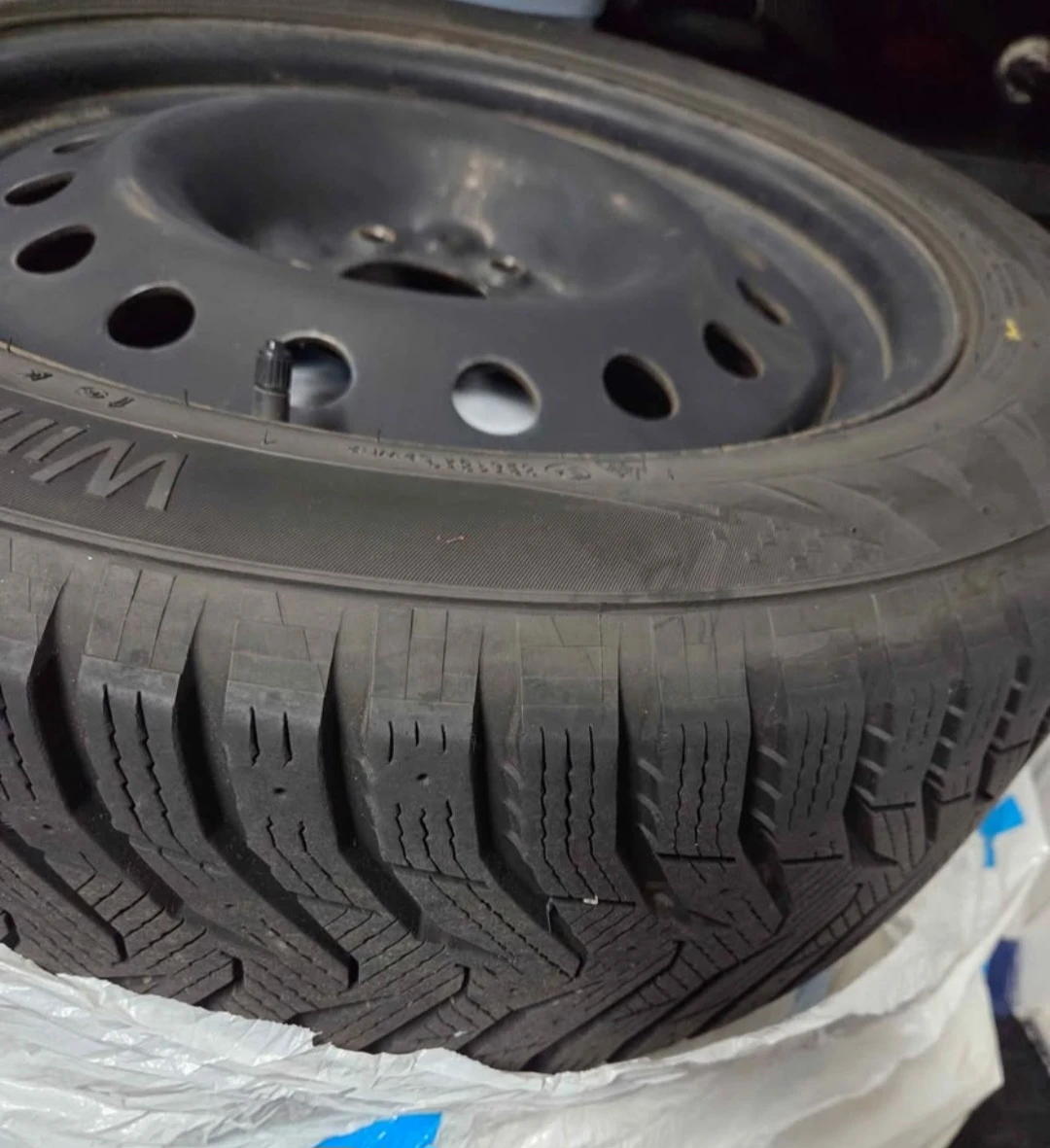 Kumho Wintercraft Ice WI31 Tire 215/55R17 - photo 4