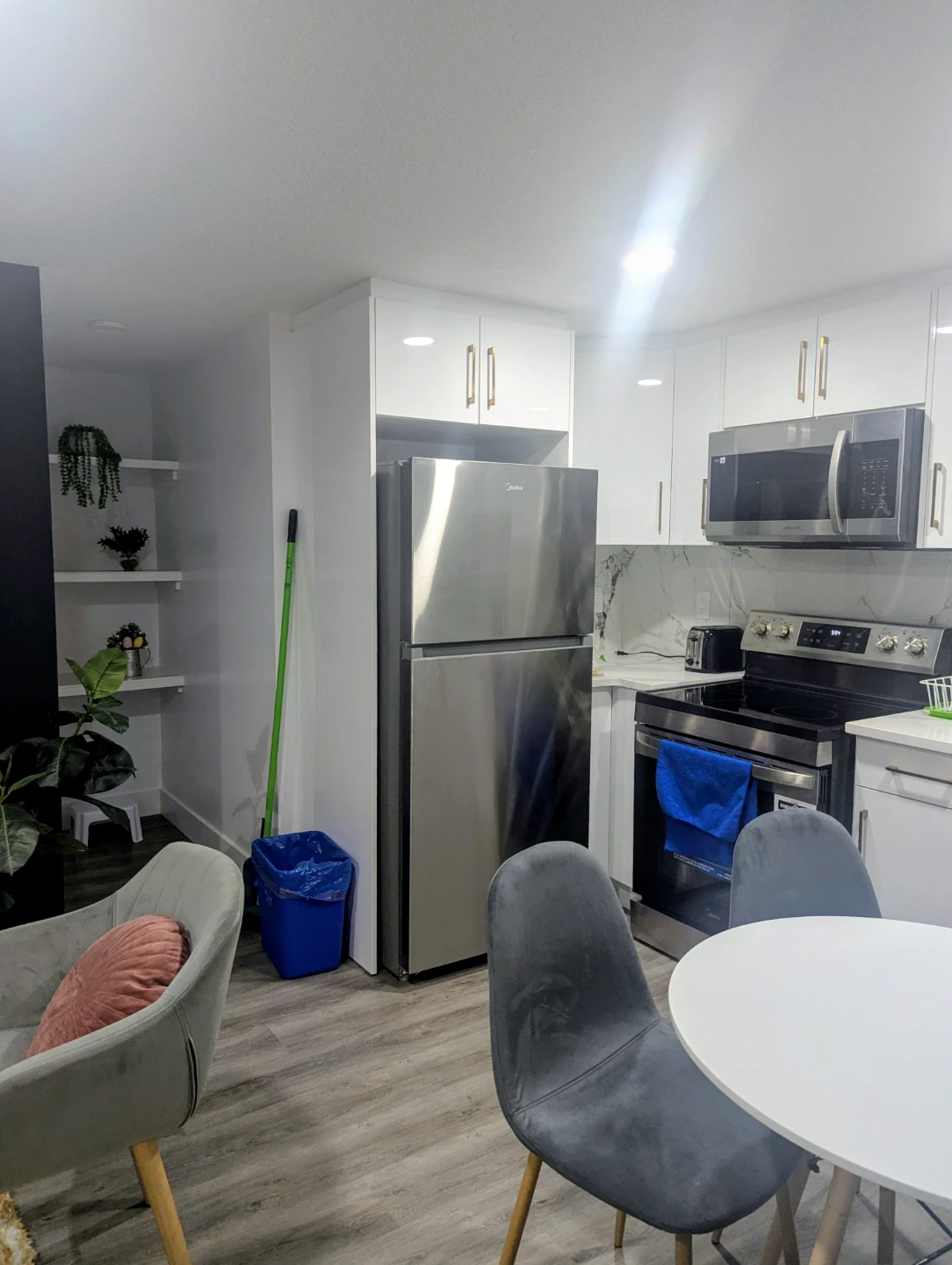 3 bedroom basement suite for rent - photo 2