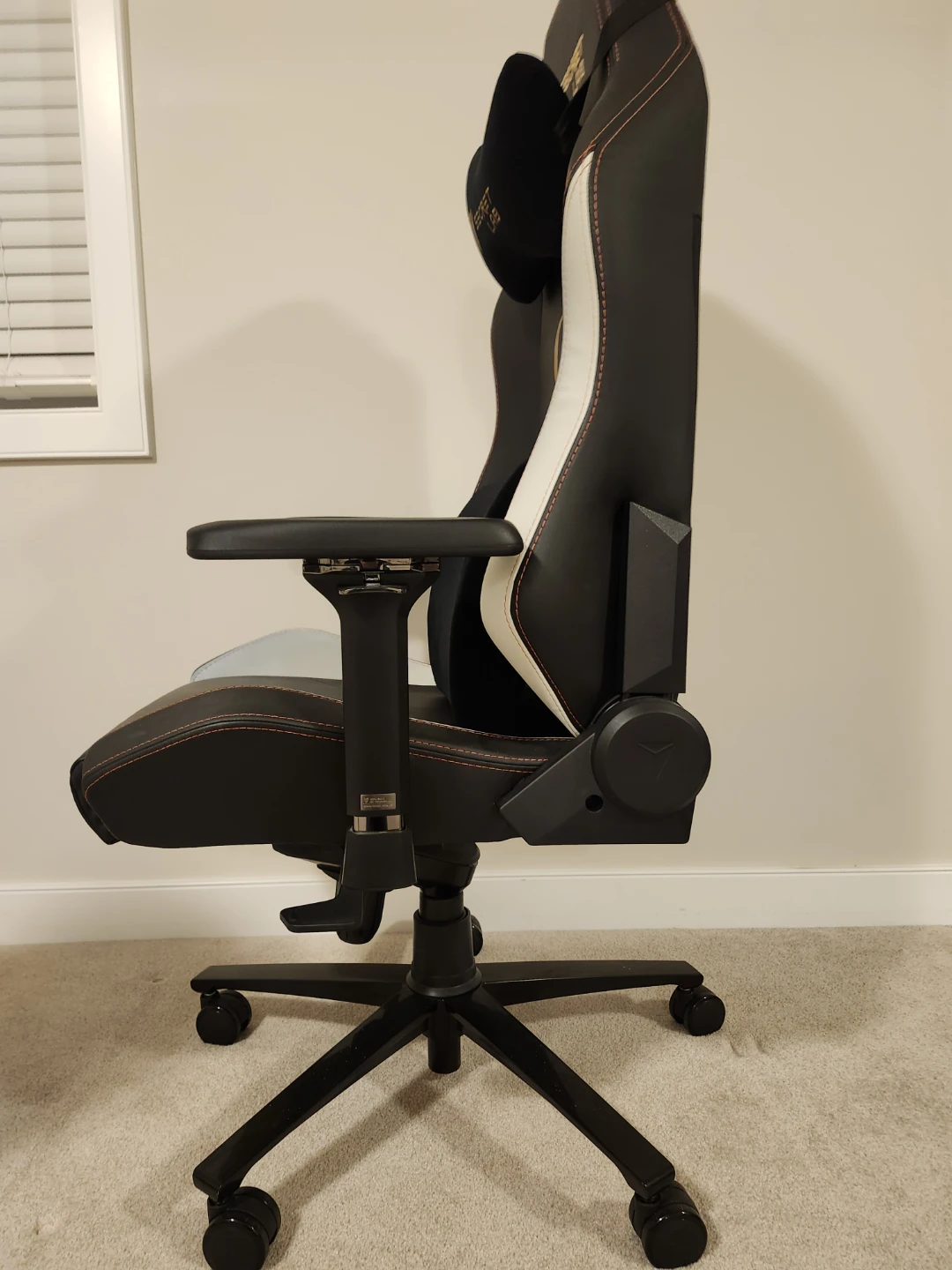 Secretlab Omega Gaming Chair - photo 3