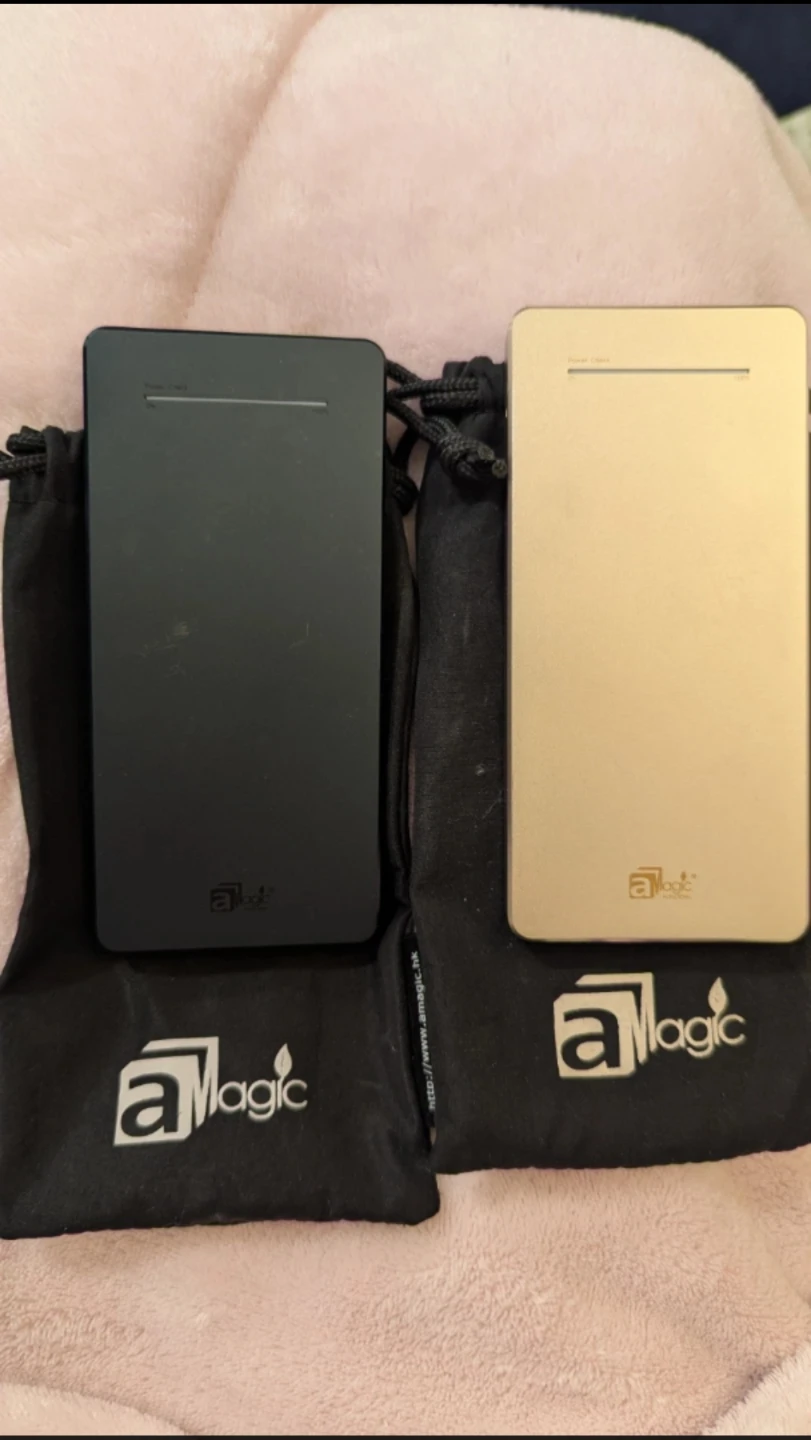 Ultra Slim Power Bank 6500mAh - 2x in black and gold
