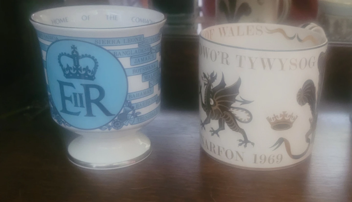 Collection of Royal Commemorative Mugs - photo 5