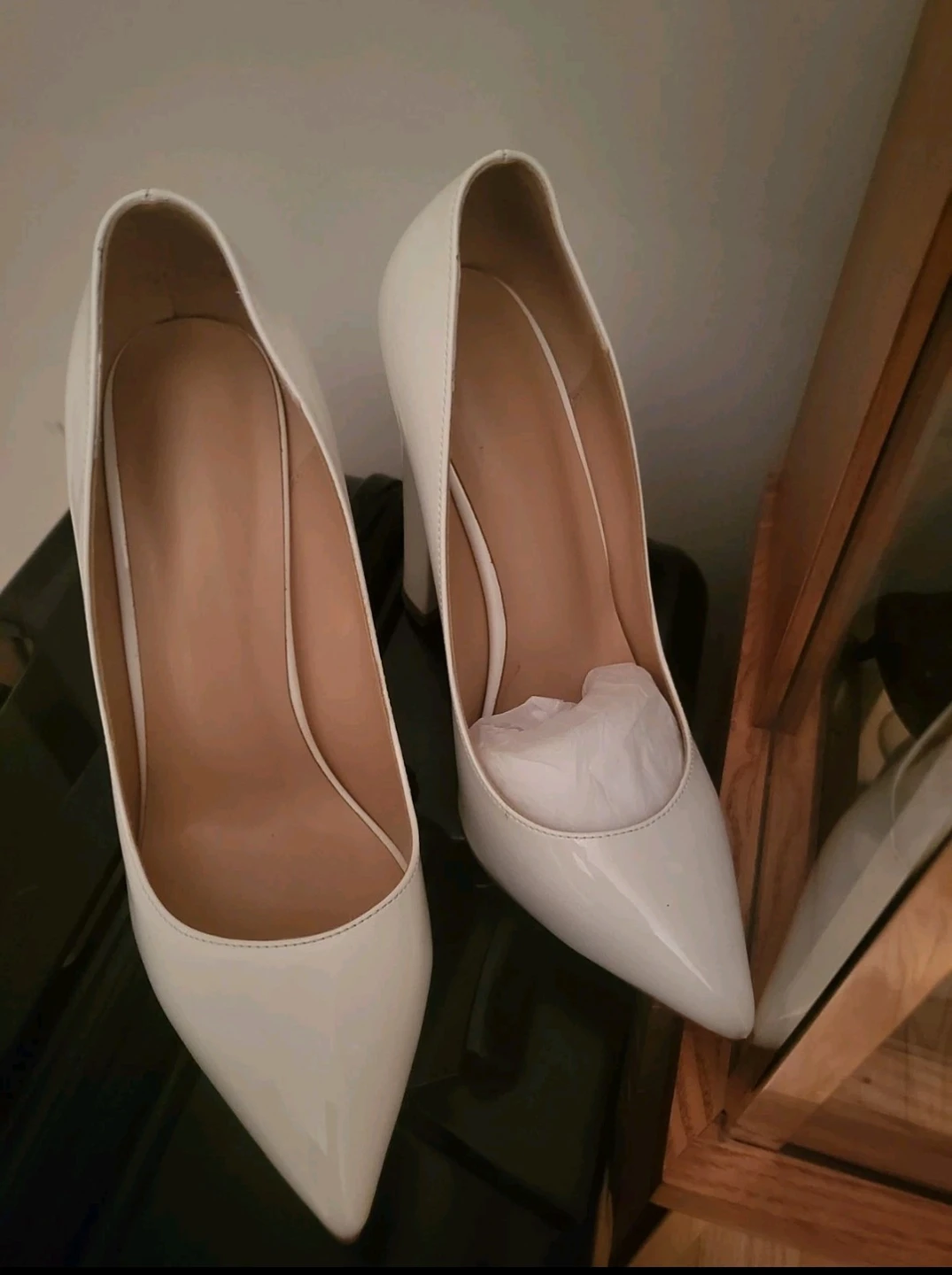 White Patent Leather Pointed Toe Heels - photo 2