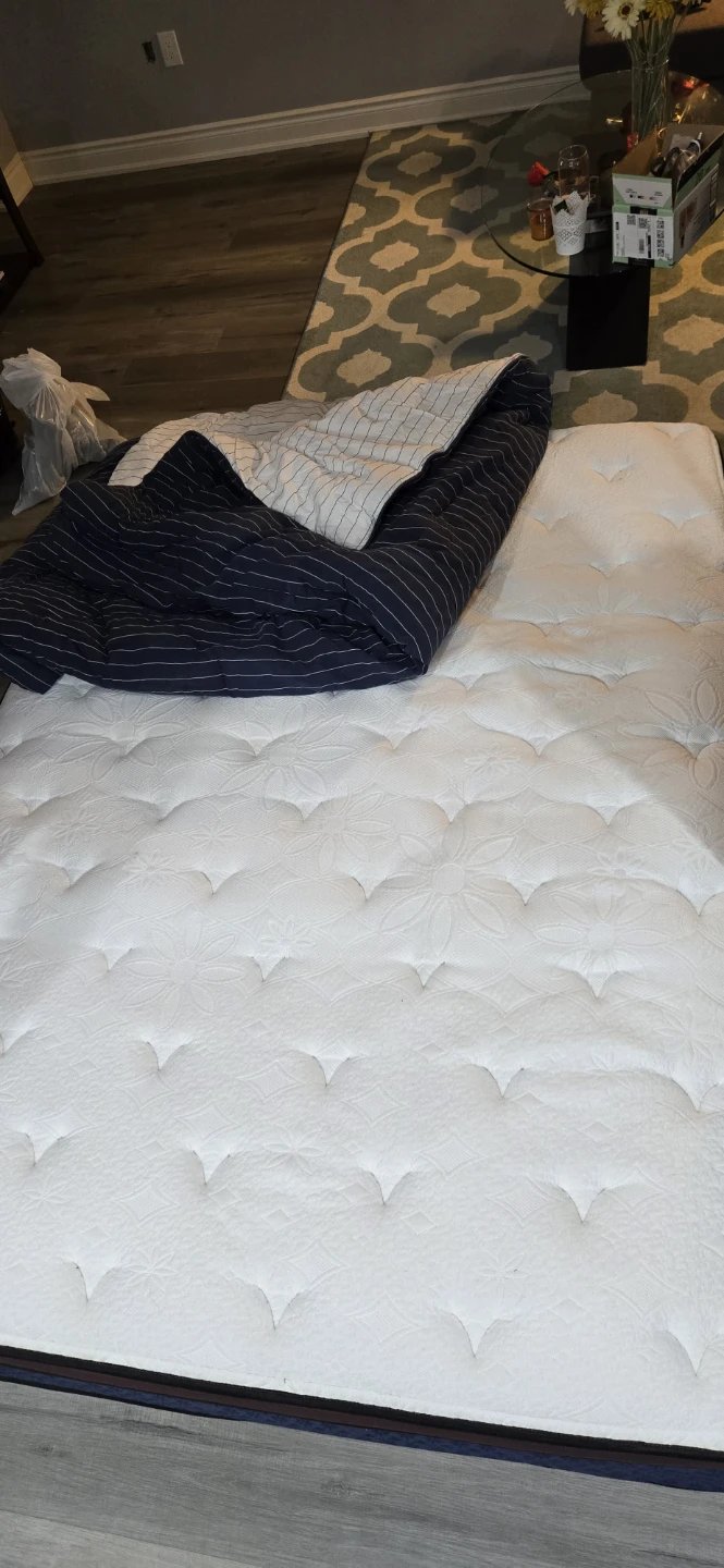 Queen Mattress with free comforter