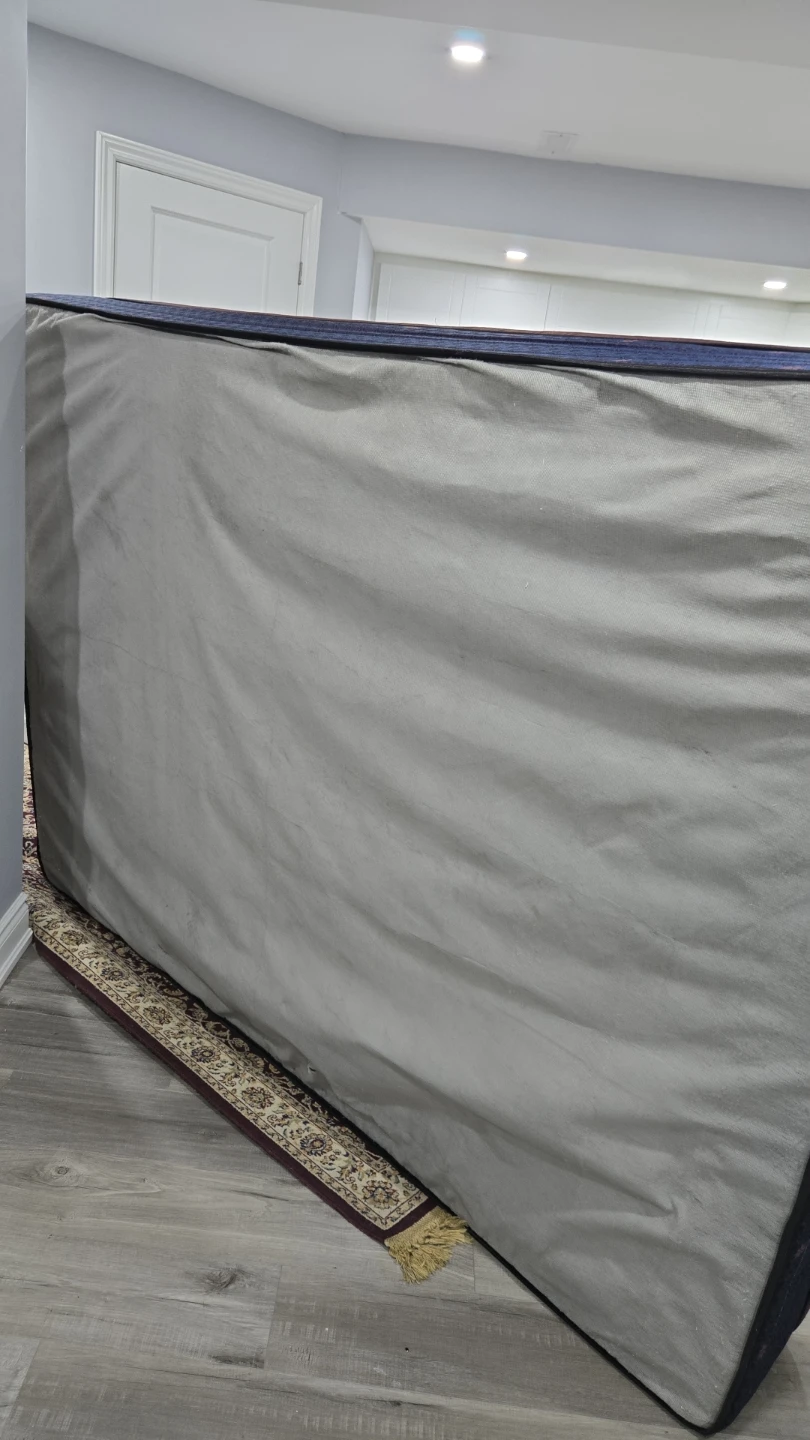 Queen Mattress with free comforter - photo 5
