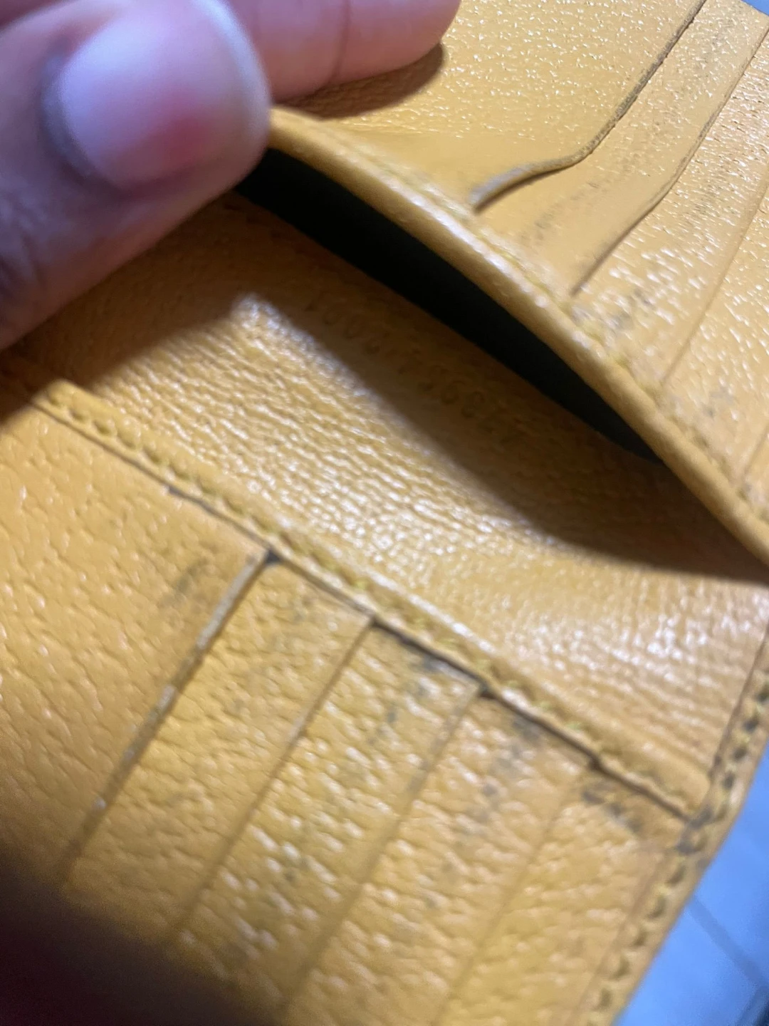 GUCCI GG Supreme Bi-fold Wallet - photo 5