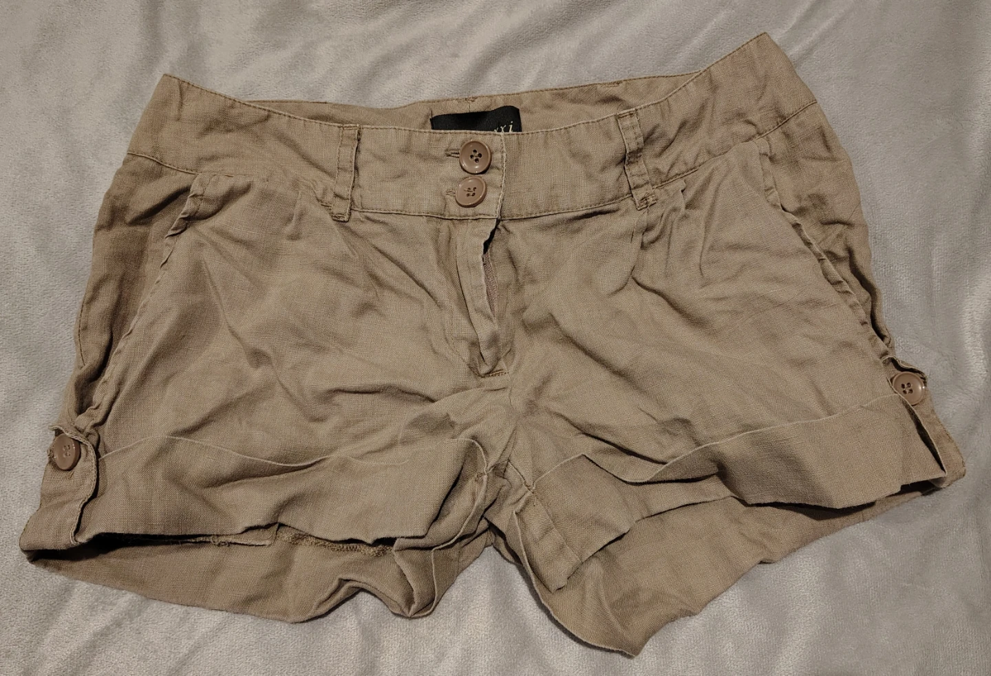 Women's Linen Blend Cuffed Shorts - Tan