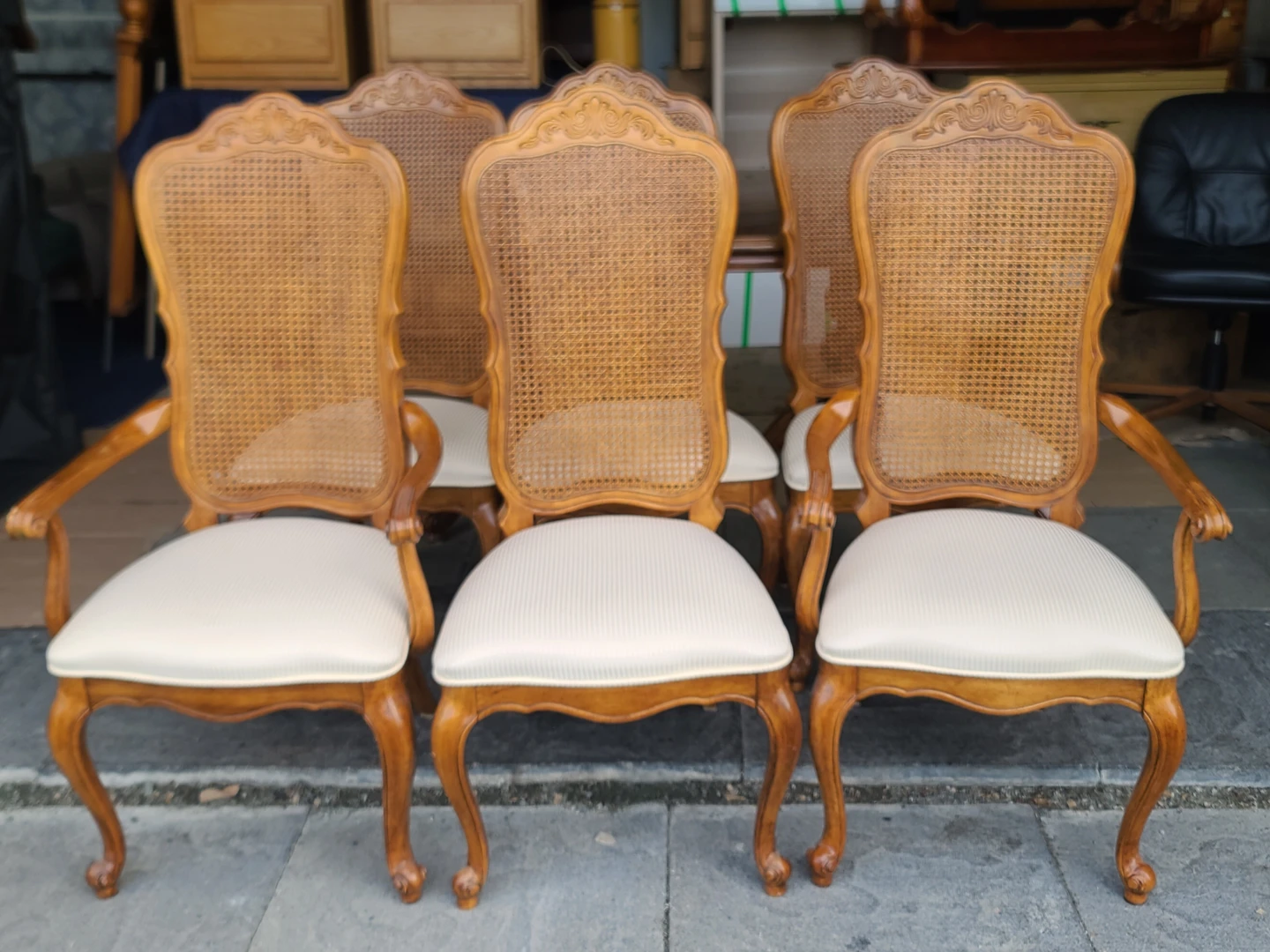 French Provincial Dining Set - Extendable Table & 6 Back Chairs - photo 5