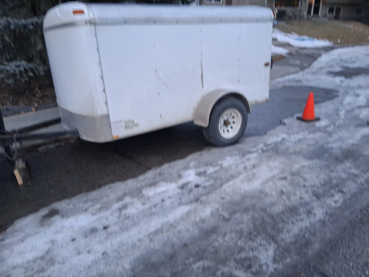 Enclosed 4x8 cargo trailer - photo 4