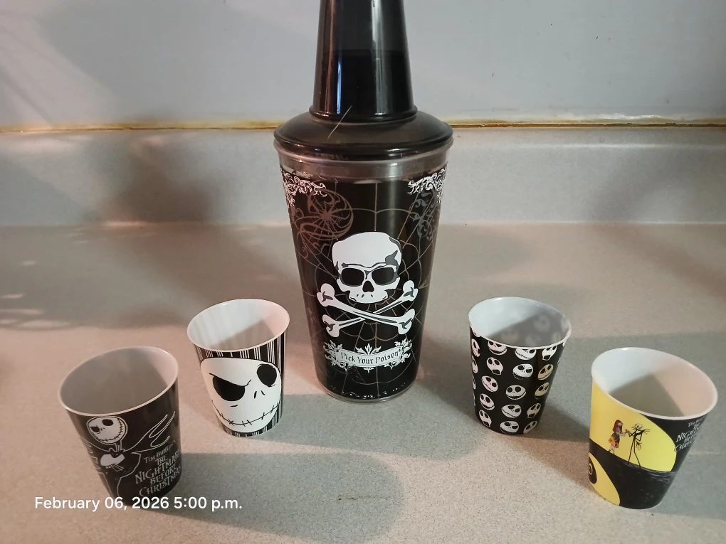 🏆 The Nightmare Before Christmas Shot Glass Set with Shaker