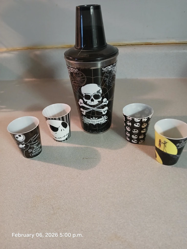 🏆 The Nightmare Before Christmas Shot Glass Set with Shaker - photo 2
