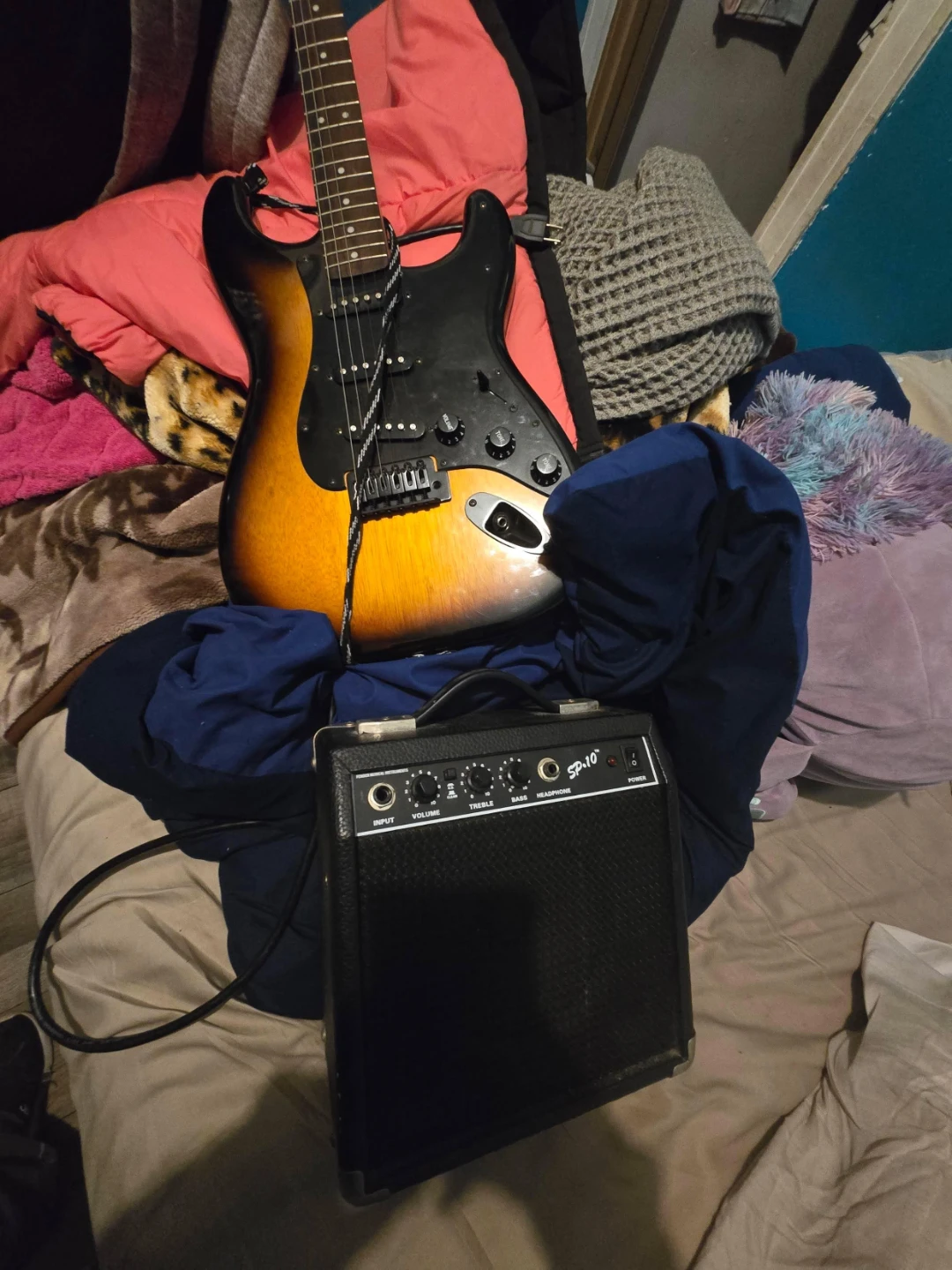 Electric Guitar and SP-10 Amplifier Set