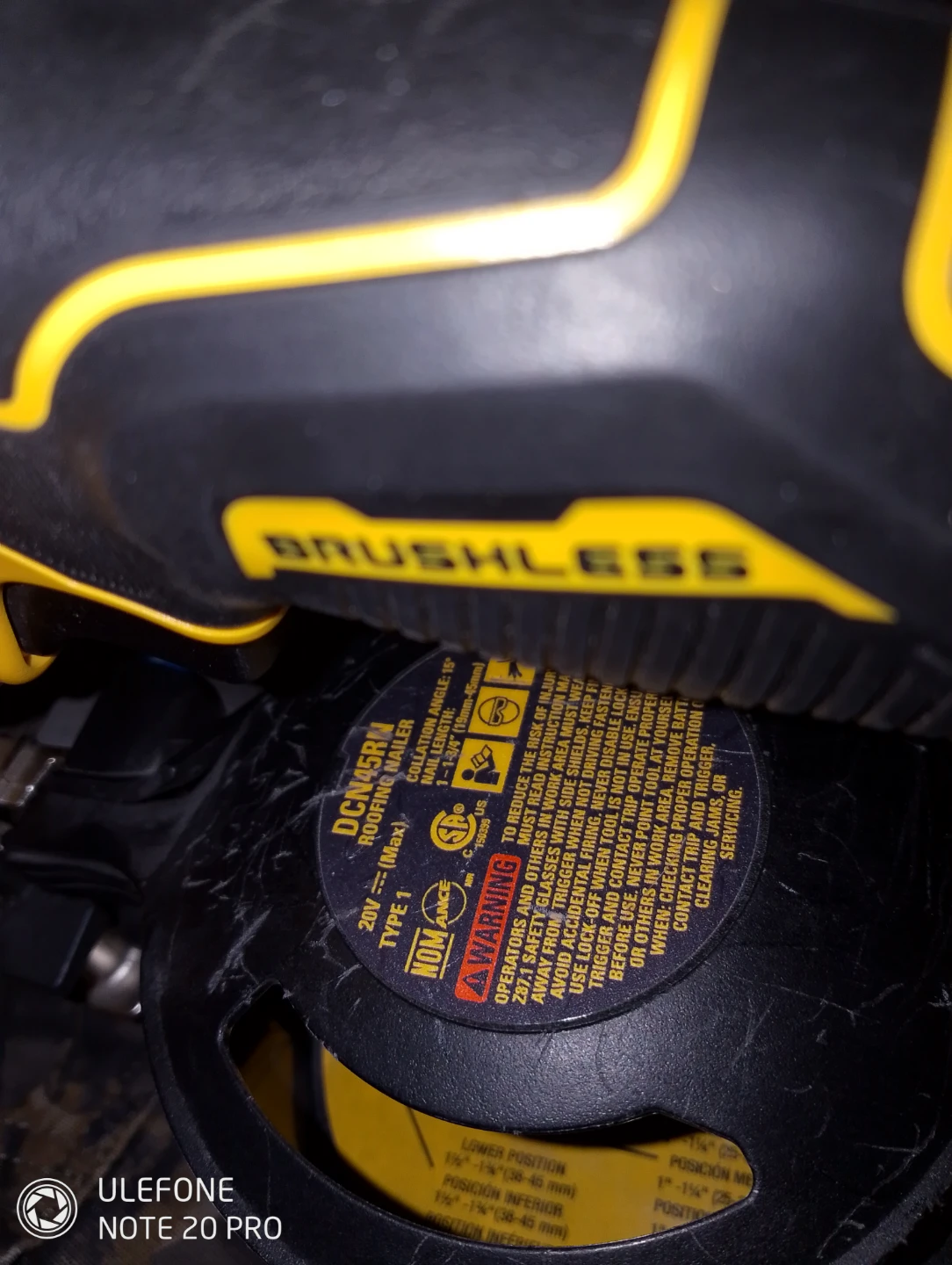 DEWALT 20V MAX XR Roofing Nailer DCFN458 - photo 3