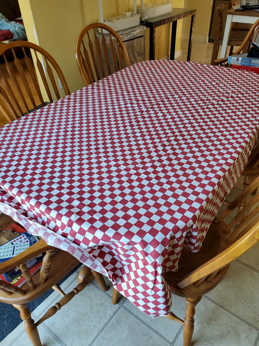 Red and White Checkered Tablecloth (Like new)🧡