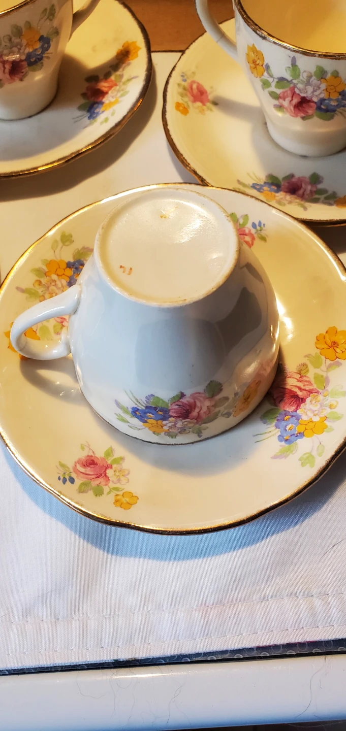 Royal Crown China Tea Cup and Saucer Set - photo 5