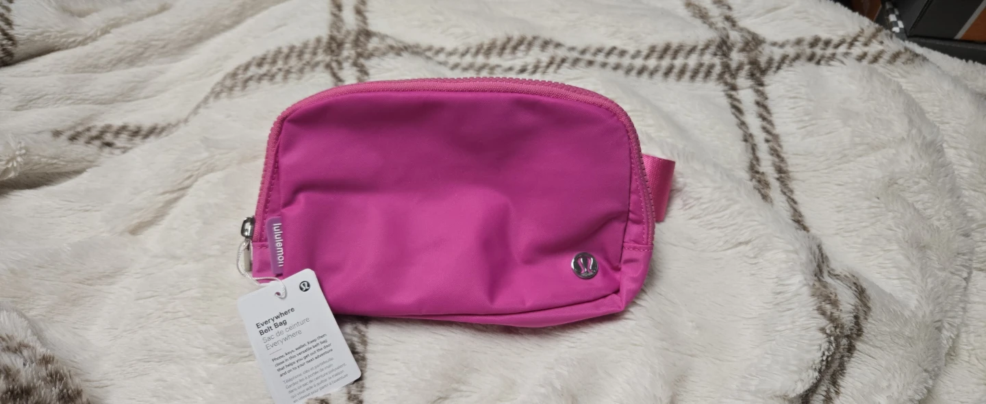 Lululemon Everywhere Belt Bag - Magenta - photo 2