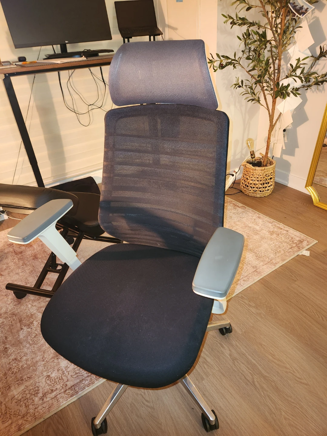 Branch Ergonomic Office Chair with Headrest - photo 3