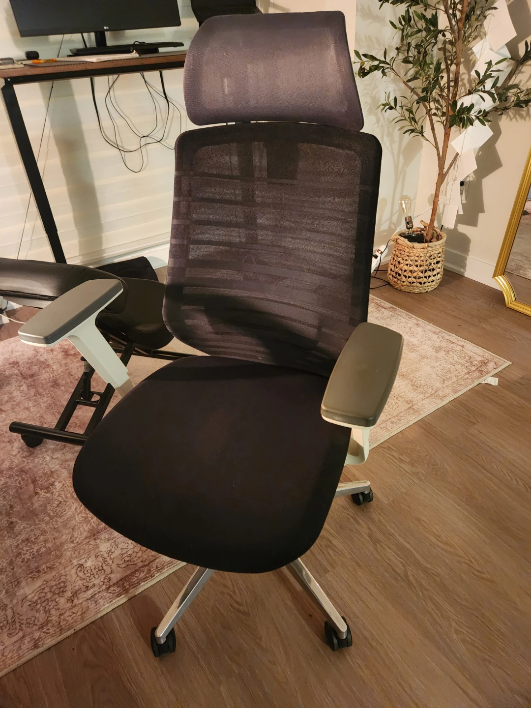 Branch Ergonomic Office Chair with Headrest - photo 4