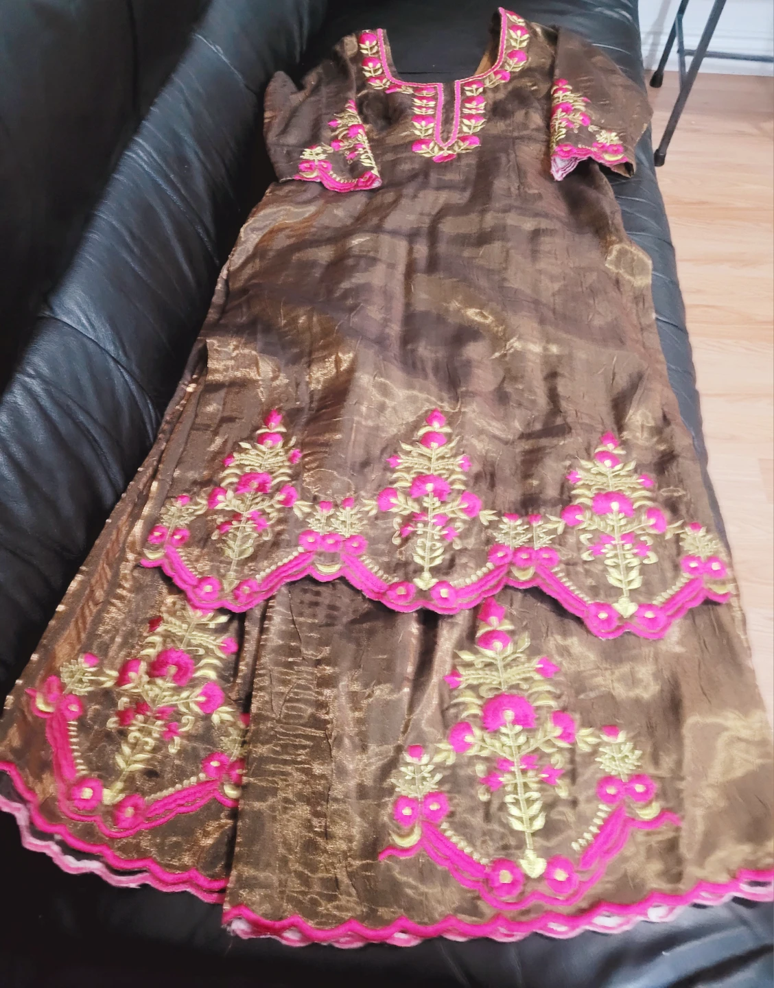 Assorted Pakistani Salwar Kameez Outfits - photo 4