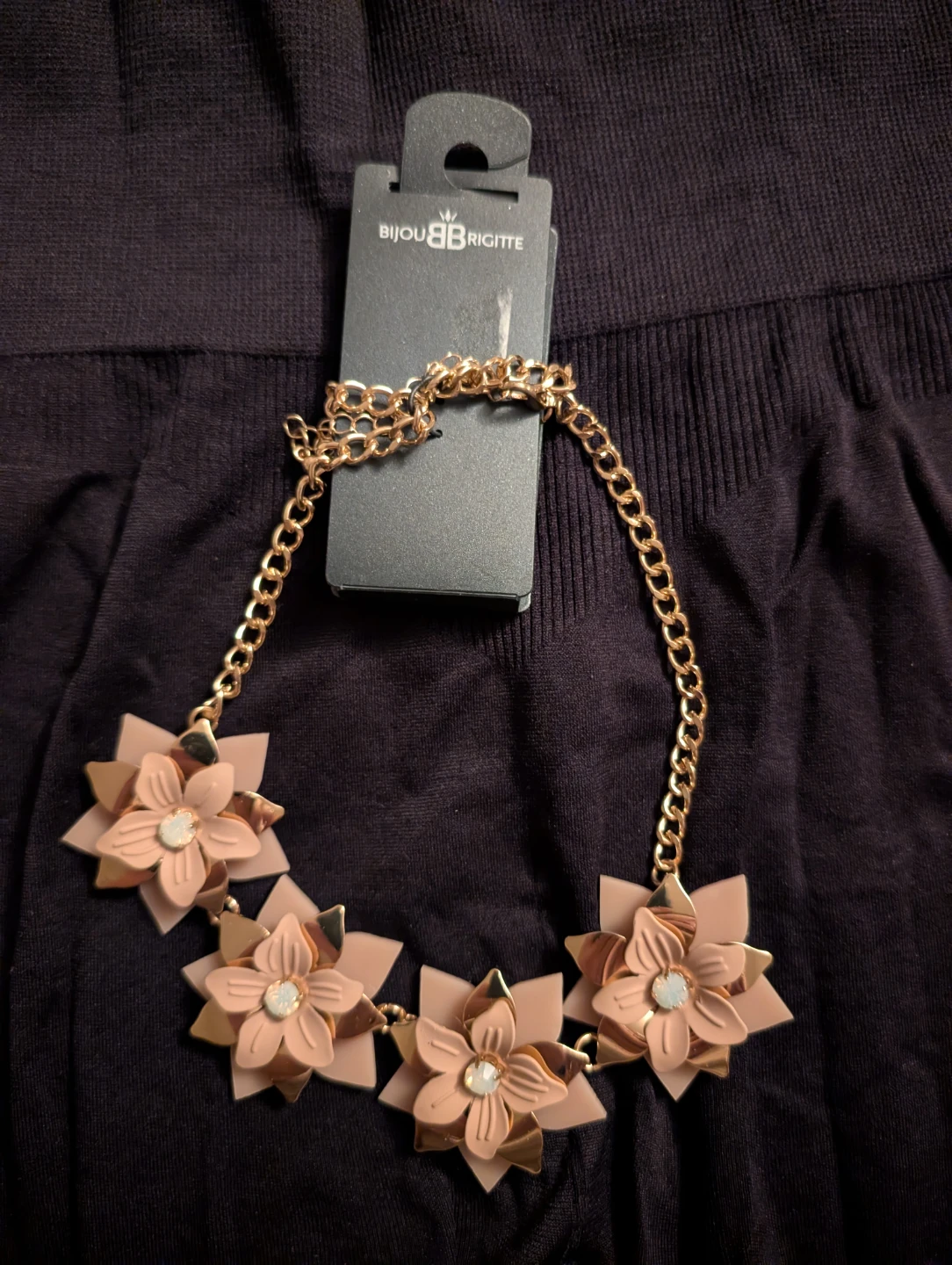 Bijou Brigitte Gold Tone Flower Necklace🏆