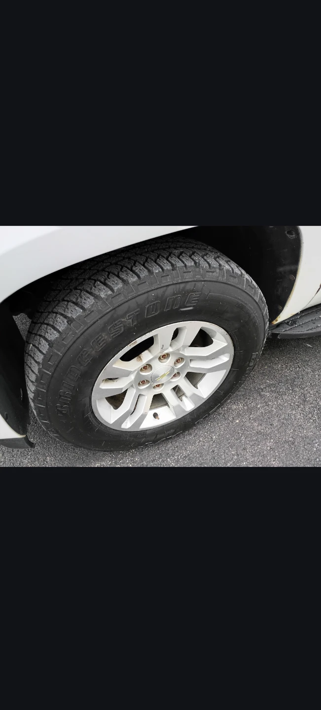 2008 Chevy Tahoe  3rd row seat new tires new parts miles 200k - photo 3