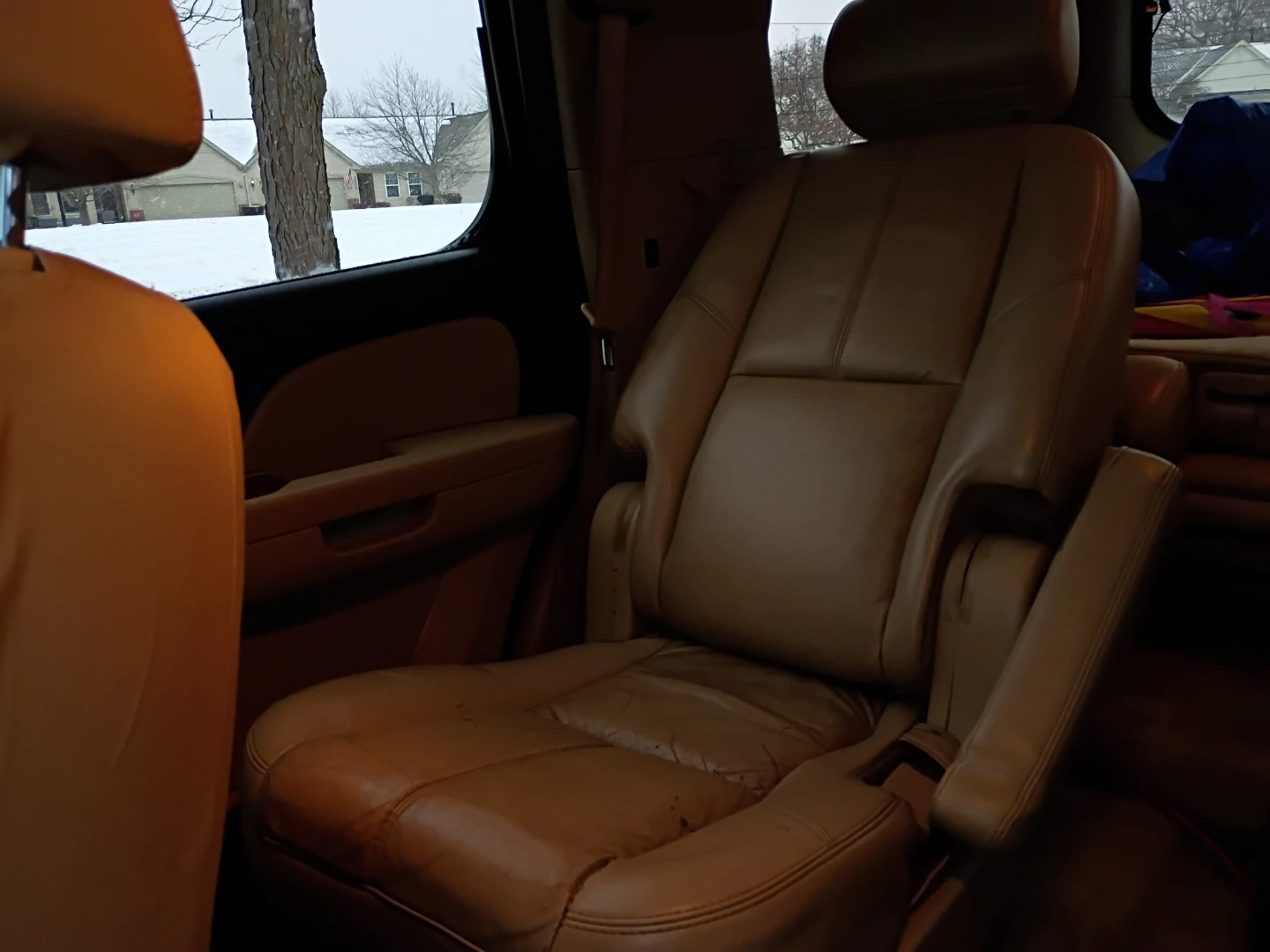 2008 Chevy Tahoe  3rd row seat new tires new parts miles 200k - photo 5