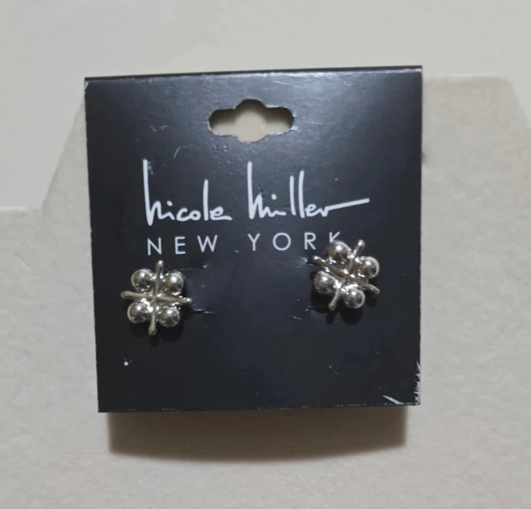 Nicole Miller New York Silver Tone Flower Stud Earrings - photo 4